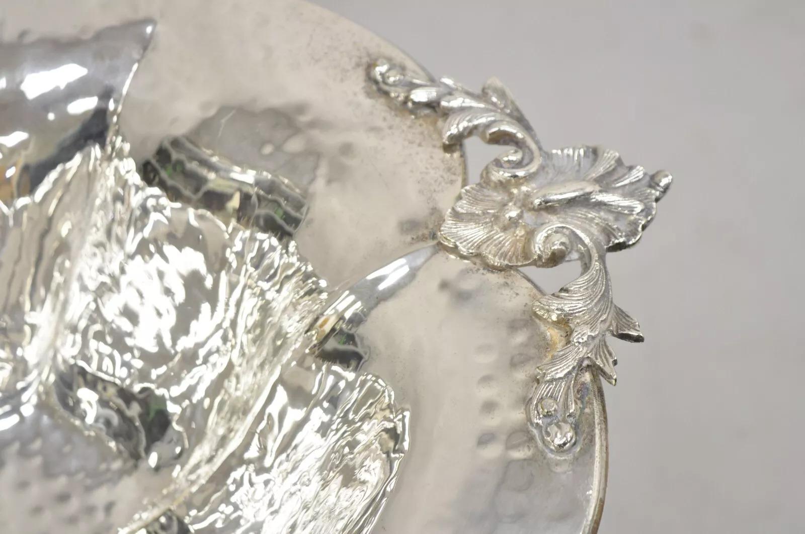 Vintage English Baroque Style Large Footed Silver Plated Fruit Bowl im Zustand „Gut“ im Angebot in Philadelphia, PA
