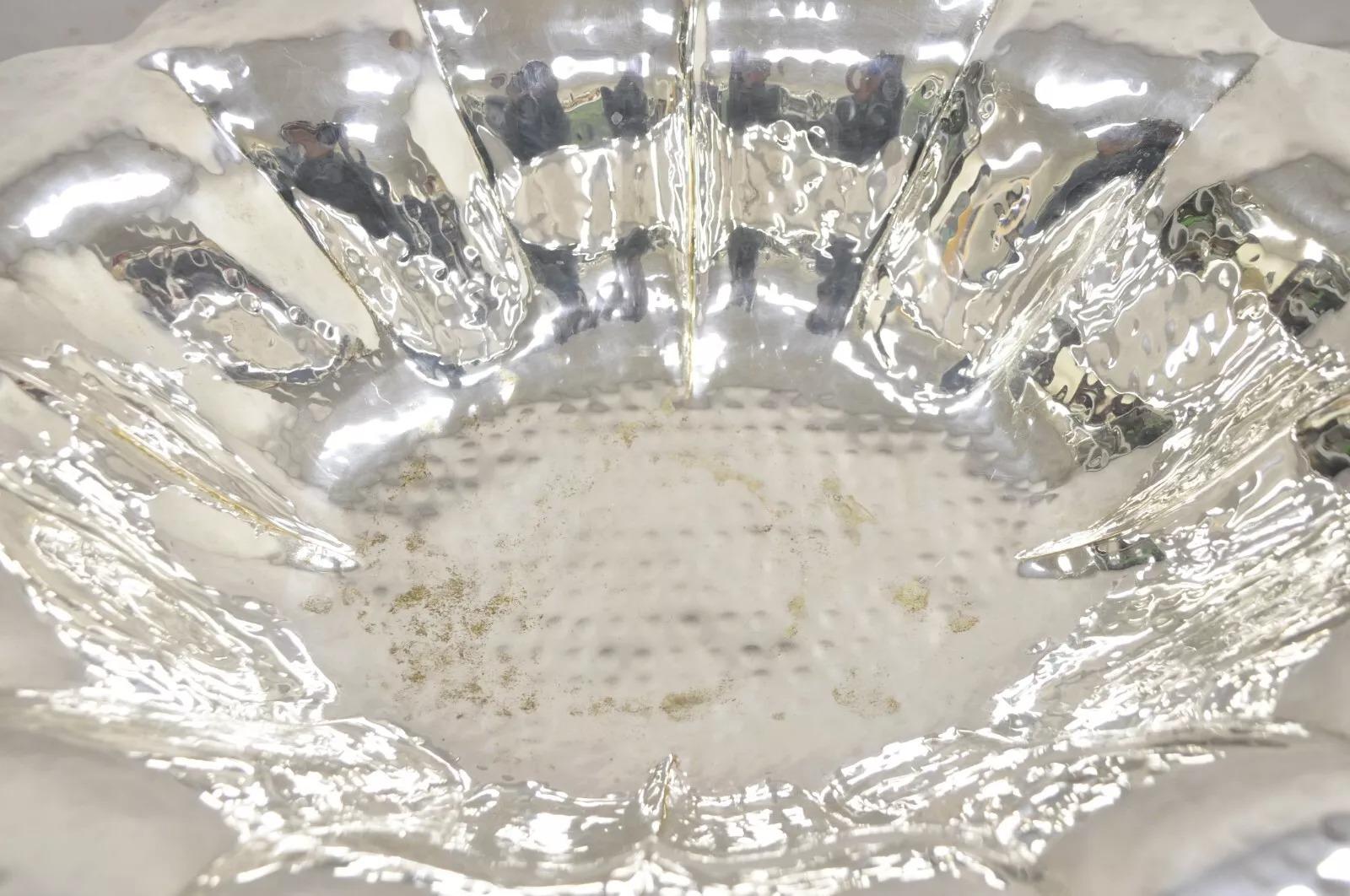 Vintage English Baroque Style Large Footed Silver Plated Fruit Bowl (20. Jahrhundert) im Angebot