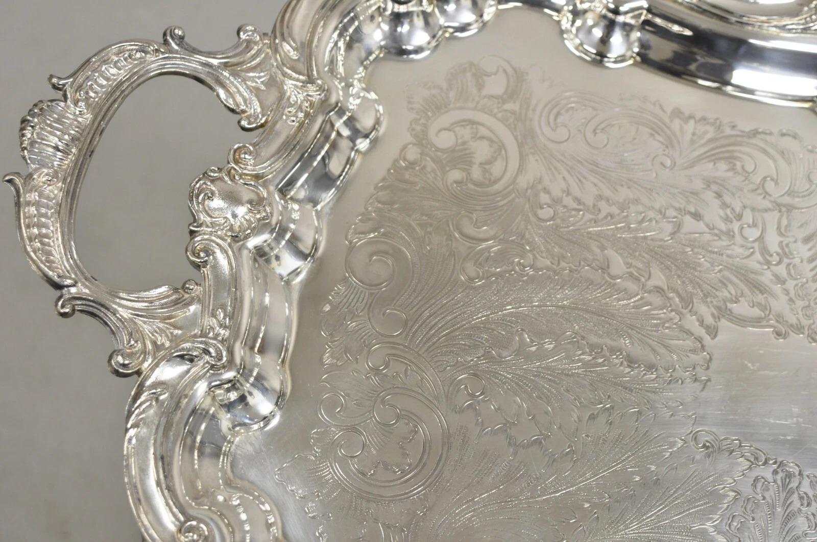 Bandeja de servir barroca inglesa vintage victoriana con baño de plata grabada Barroco en venta