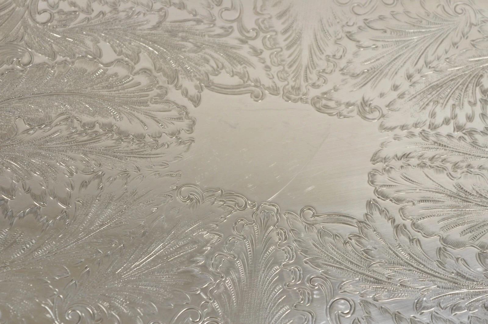 Bandeja de servir barroca inglesa vintage victoriana con baño de plata grabada en Bueno estado para la venta en Philadelphia, PA