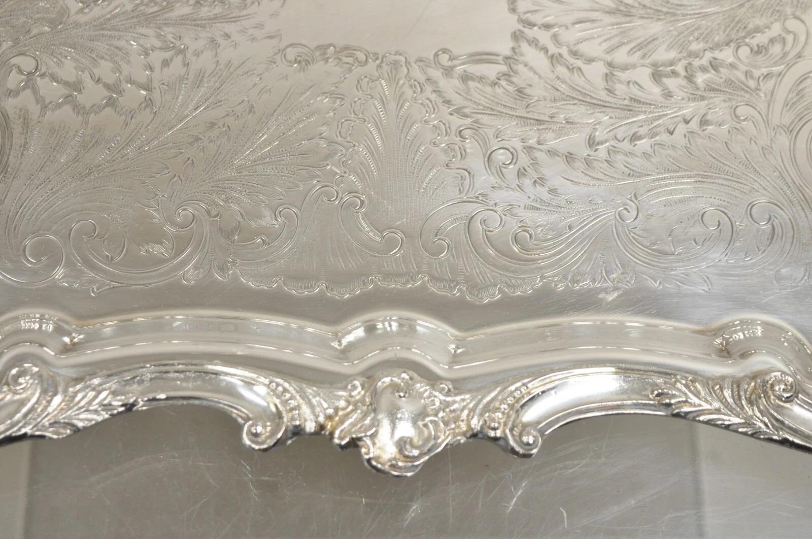 Bandeja de servir barroca inglesa vintage victoriana con baño de plata grabada siglo XX en venta