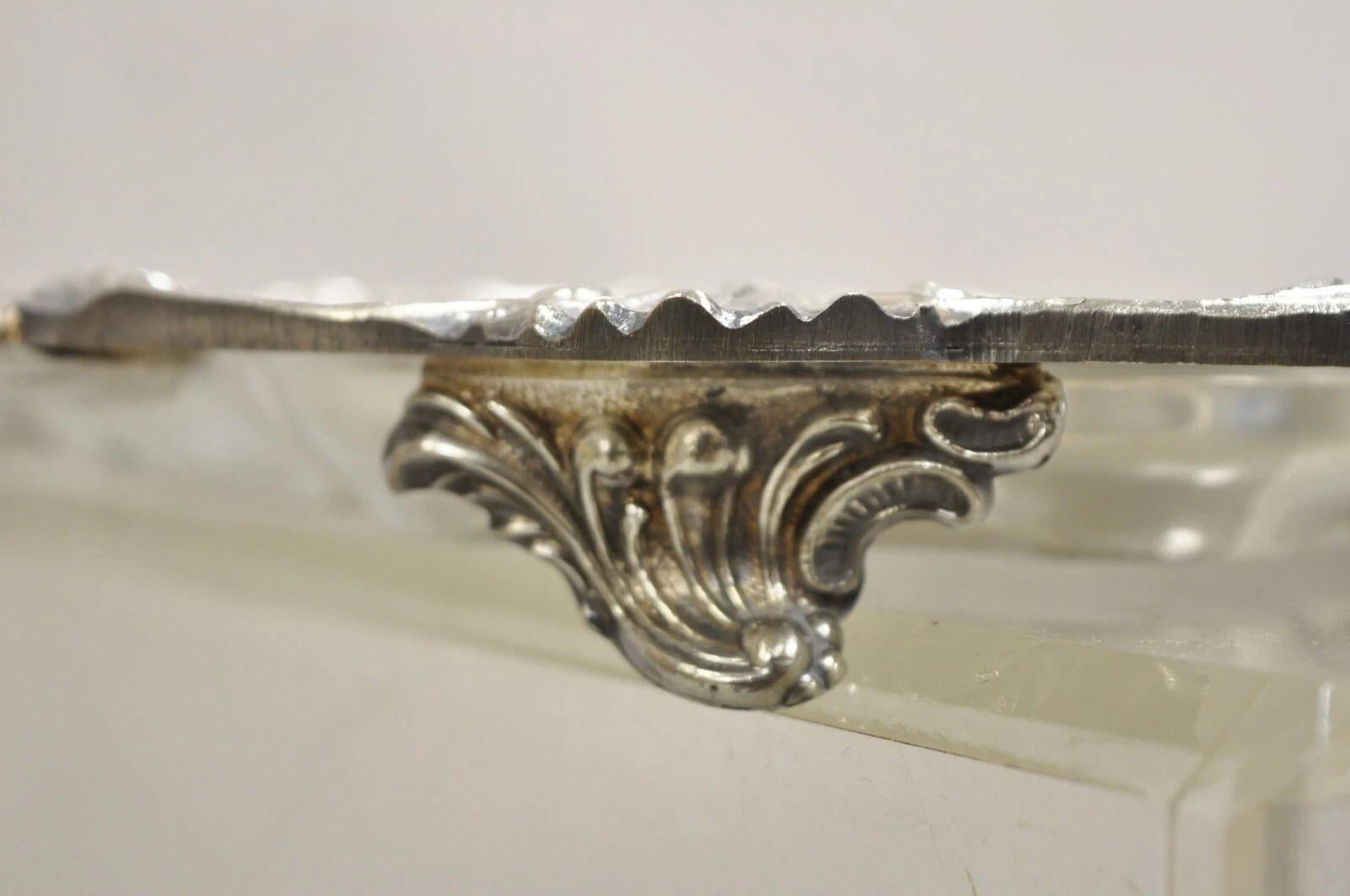 Bandeja de servir barroca inglesa vintage victoriana con baño de plata grabada en venta 2