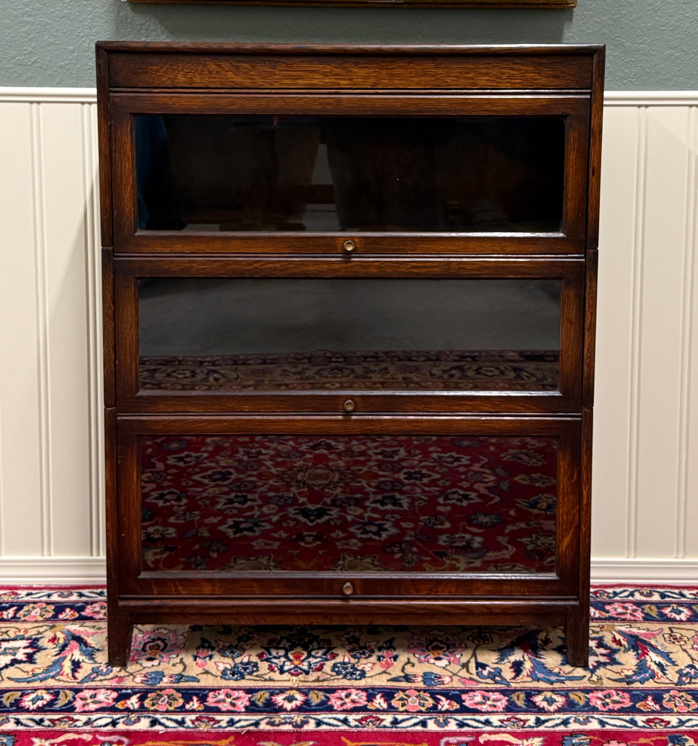 Vintage English Barristers Lawyers Bookcase PAIR Bookshelf 3 Stack Oak c. 1940s In Good Condition In Tyler, TX