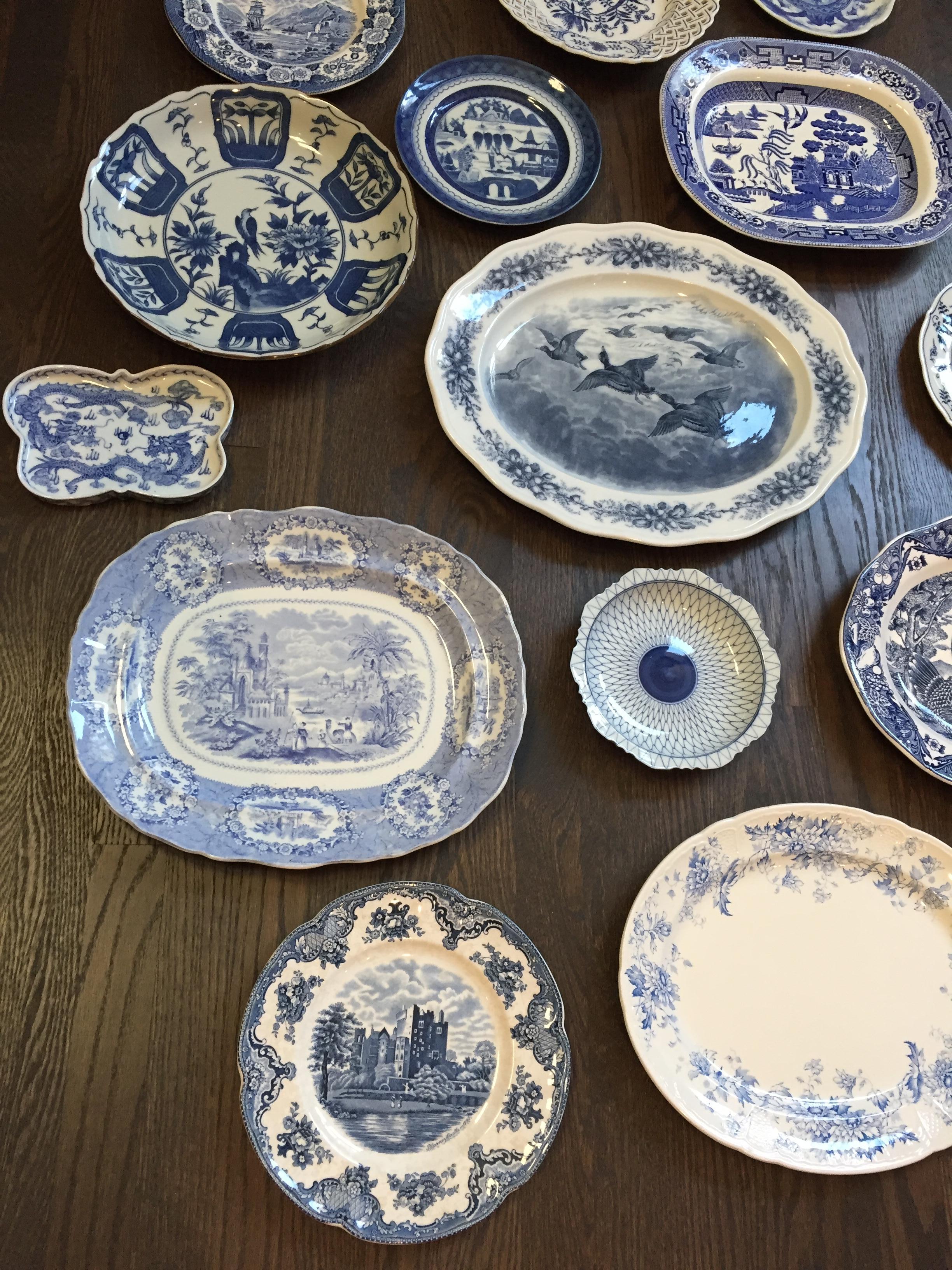 Chinoiserie Vintage English Blue and White Meat Platter For Sale