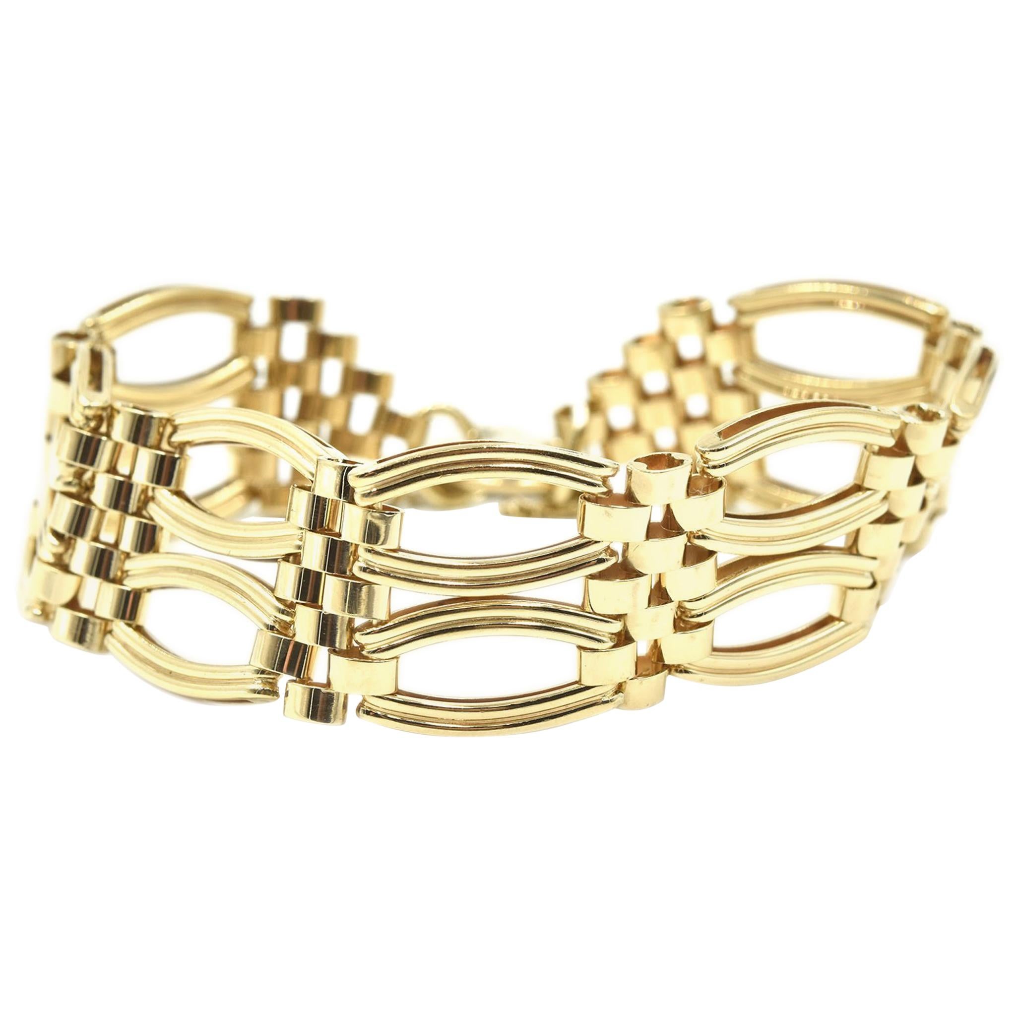 Vintage English Bracelet with Locking Heart, Made in 9 Karat Gold, 28