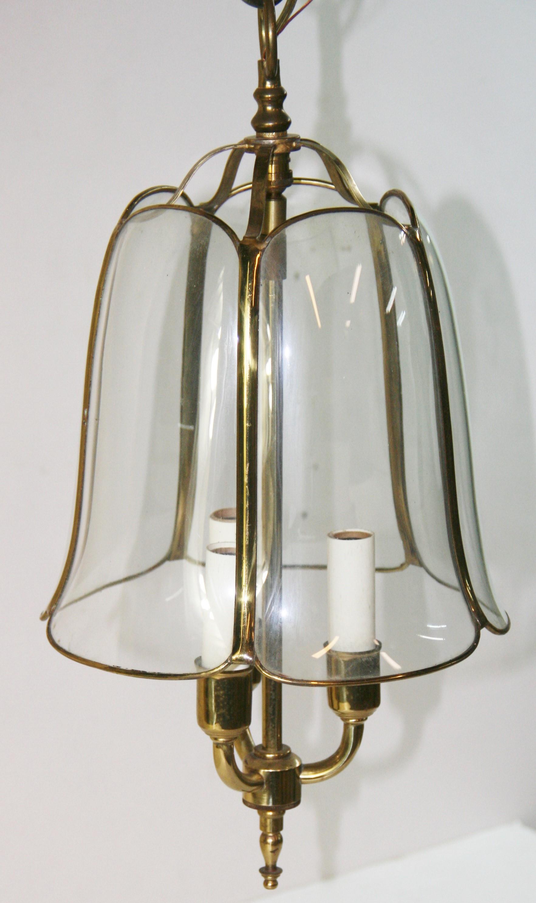 Latón inglés vintage y cristal doblado  Farol Tulipán Circa 1940's en venta 4