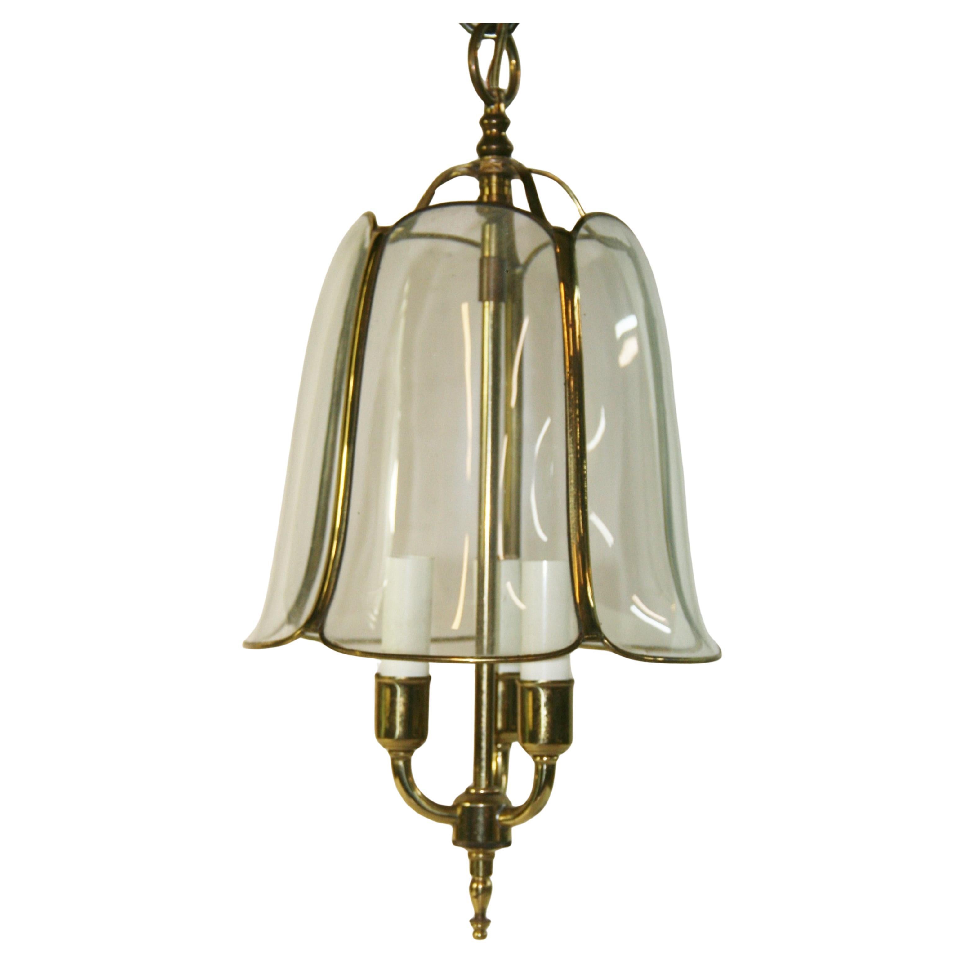 Latón inglés vintage y cristal doblado  Farol Tulipán Circa 1940's en venta