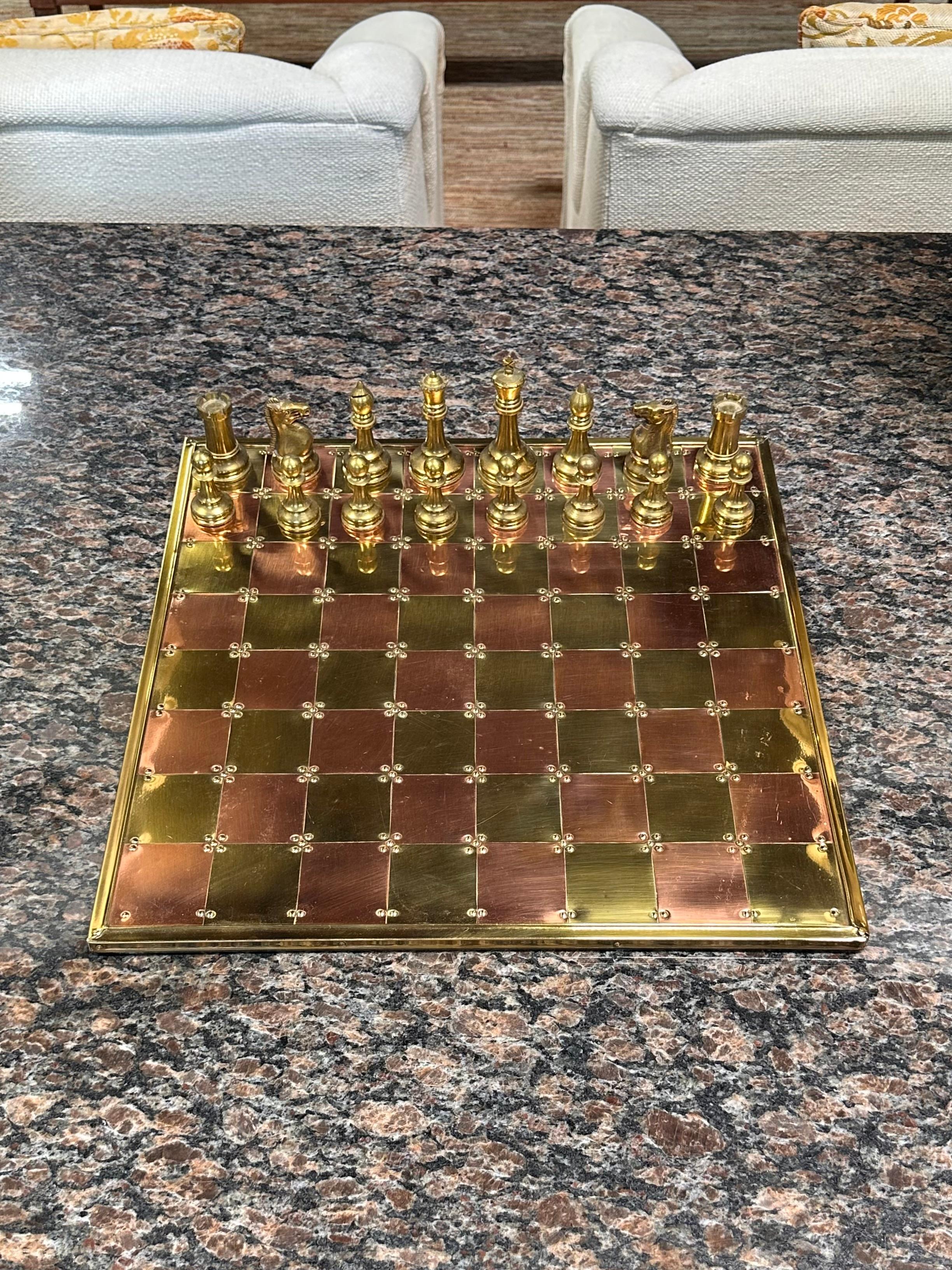 Juego de ajedrez inglés vintage de latón, cobre y peltre en venta 6