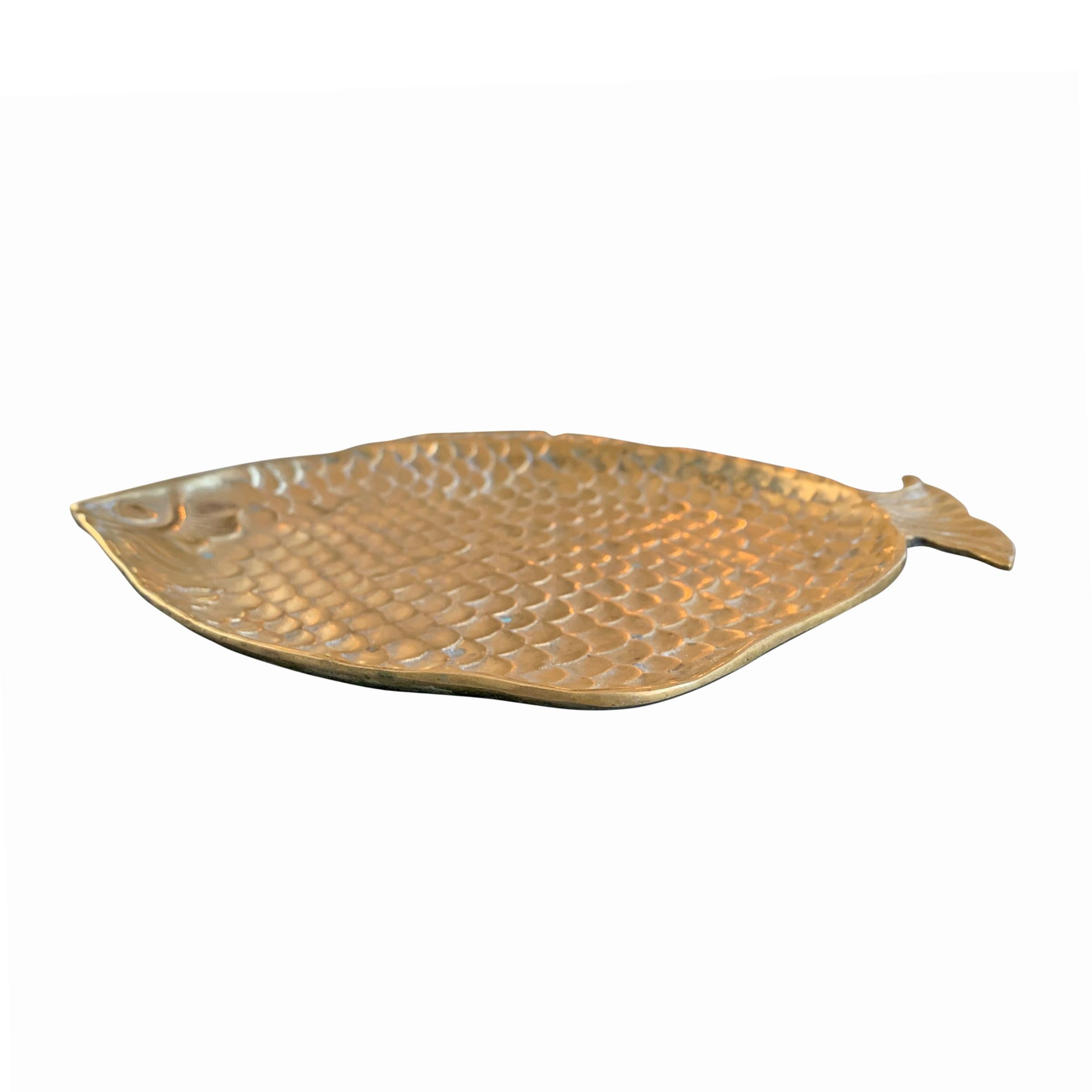 Vintage English Brass Fish Dish In Good Condition In Chicago, IL