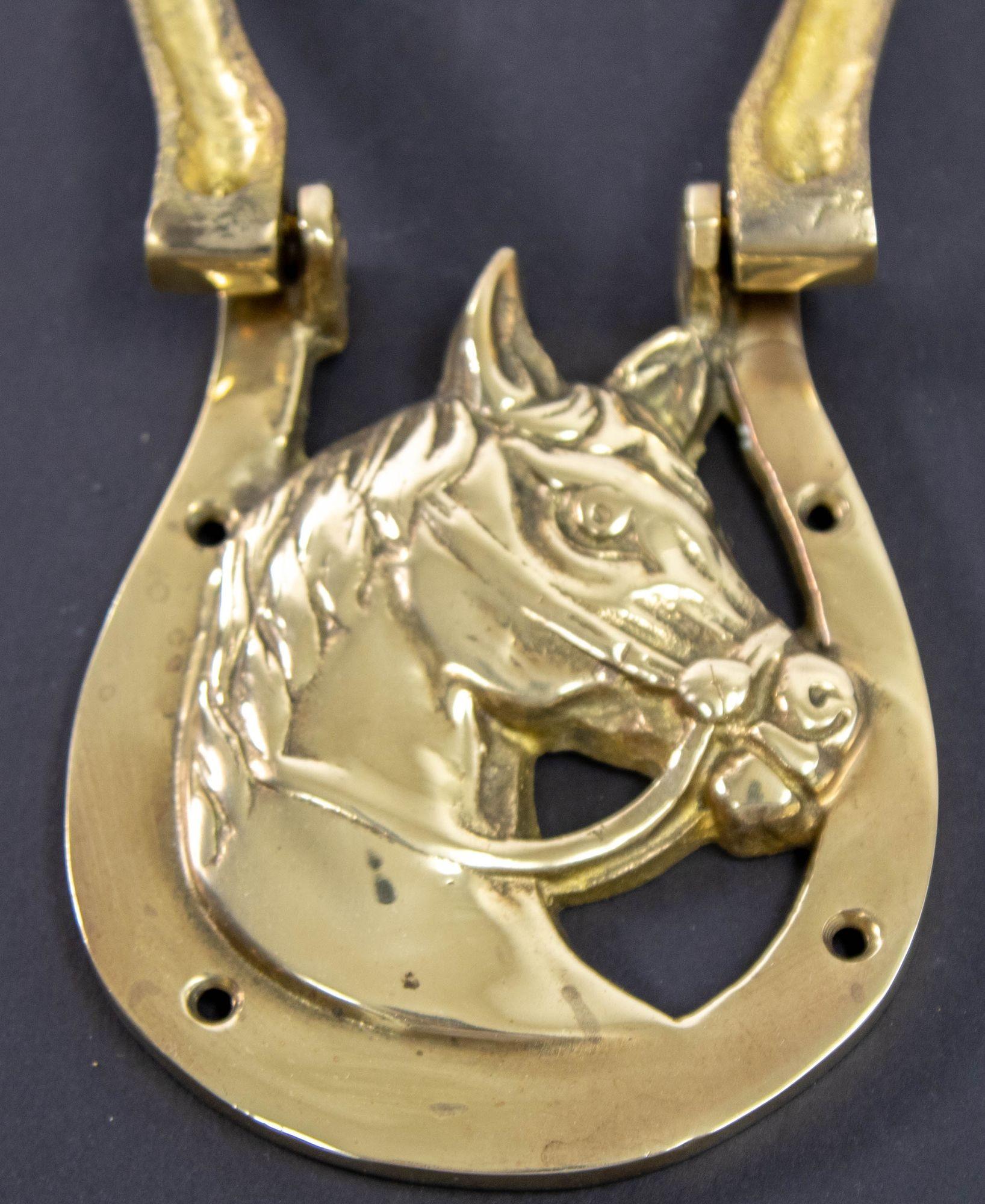Vintage English Brass Horseshoe Door Knocker with Horse Head In Good Condition For Sale In North Hollywood, CA