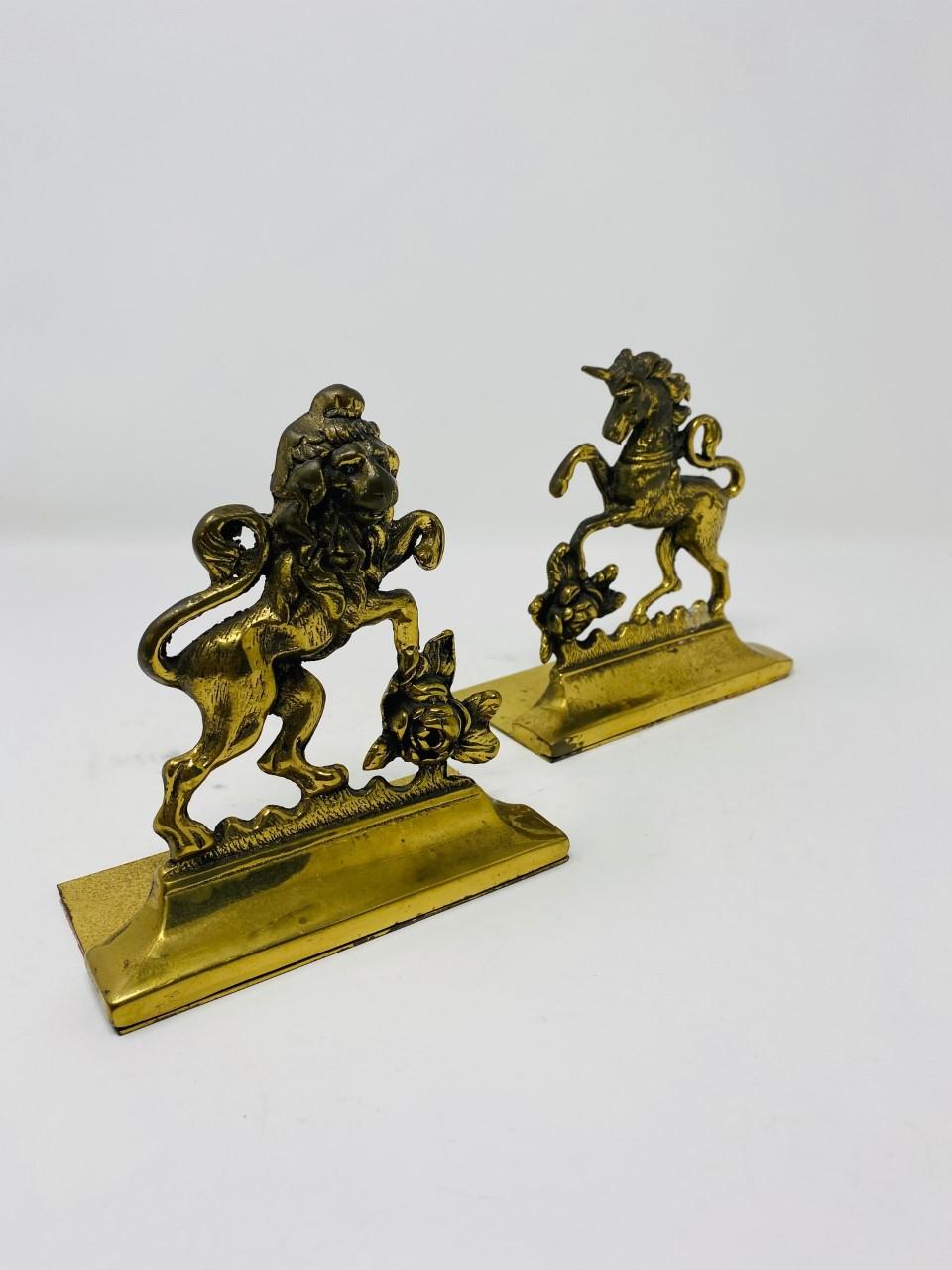Vintage English Brass Lion and Unicorn Bookends In Good Condition For Sale In San Diego, CA