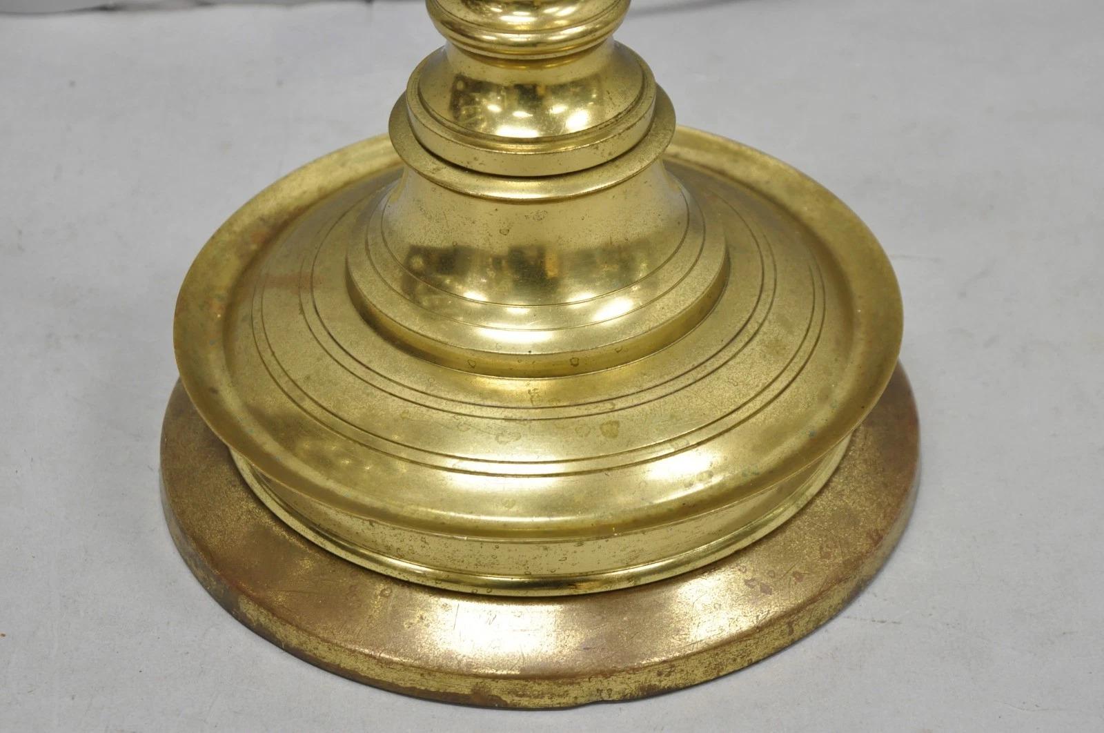 Lampada da terra a spirale d'ottone inglese con candeliere a torsione in vendita 9