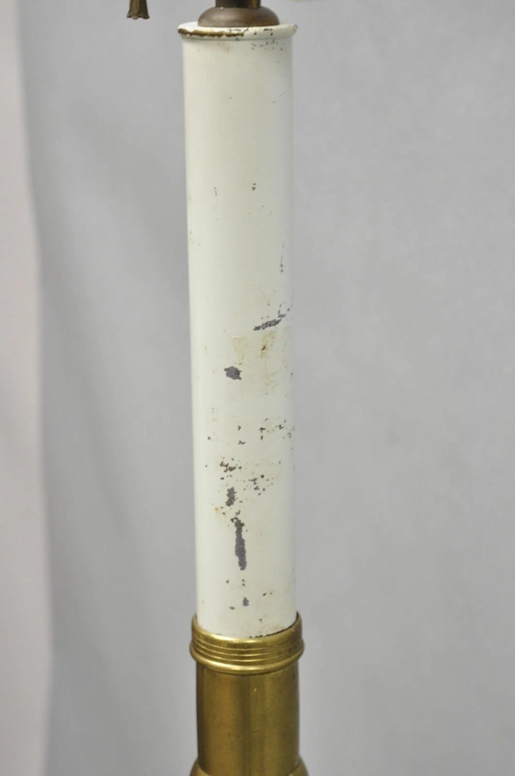 Lampada da terra a spirale d'ottone inglese con candeliere a torsione in vendita 3