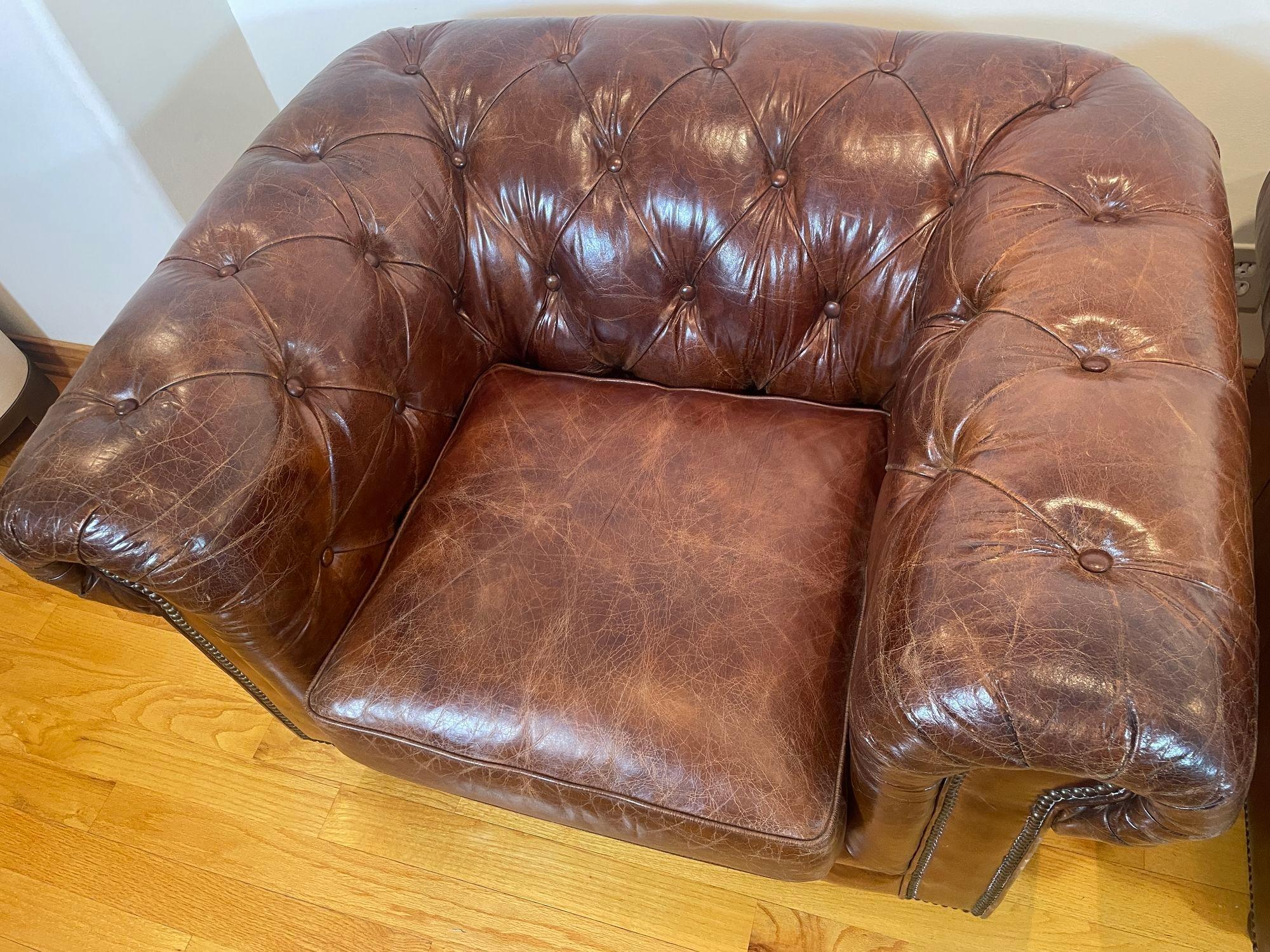 Vintage English Brown Leather Tufted Chesterfield Club Armchairs a Pair For Sale 7