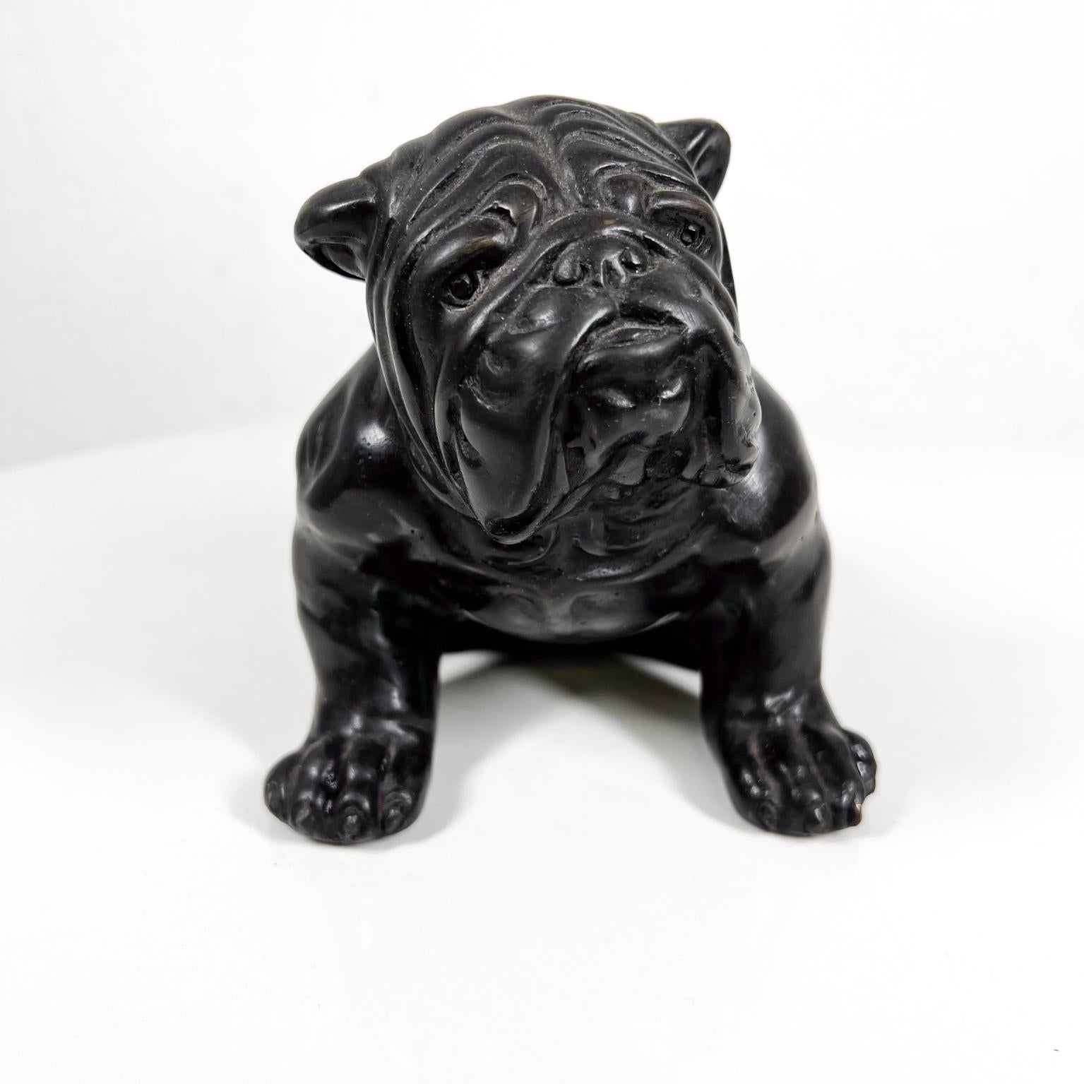 Vintage English Bull Dog Sculpture Figurine
Bronze
7.38 d x 5 w x 5.25 tall
Preowned original vintage condition.
Please refer to images.