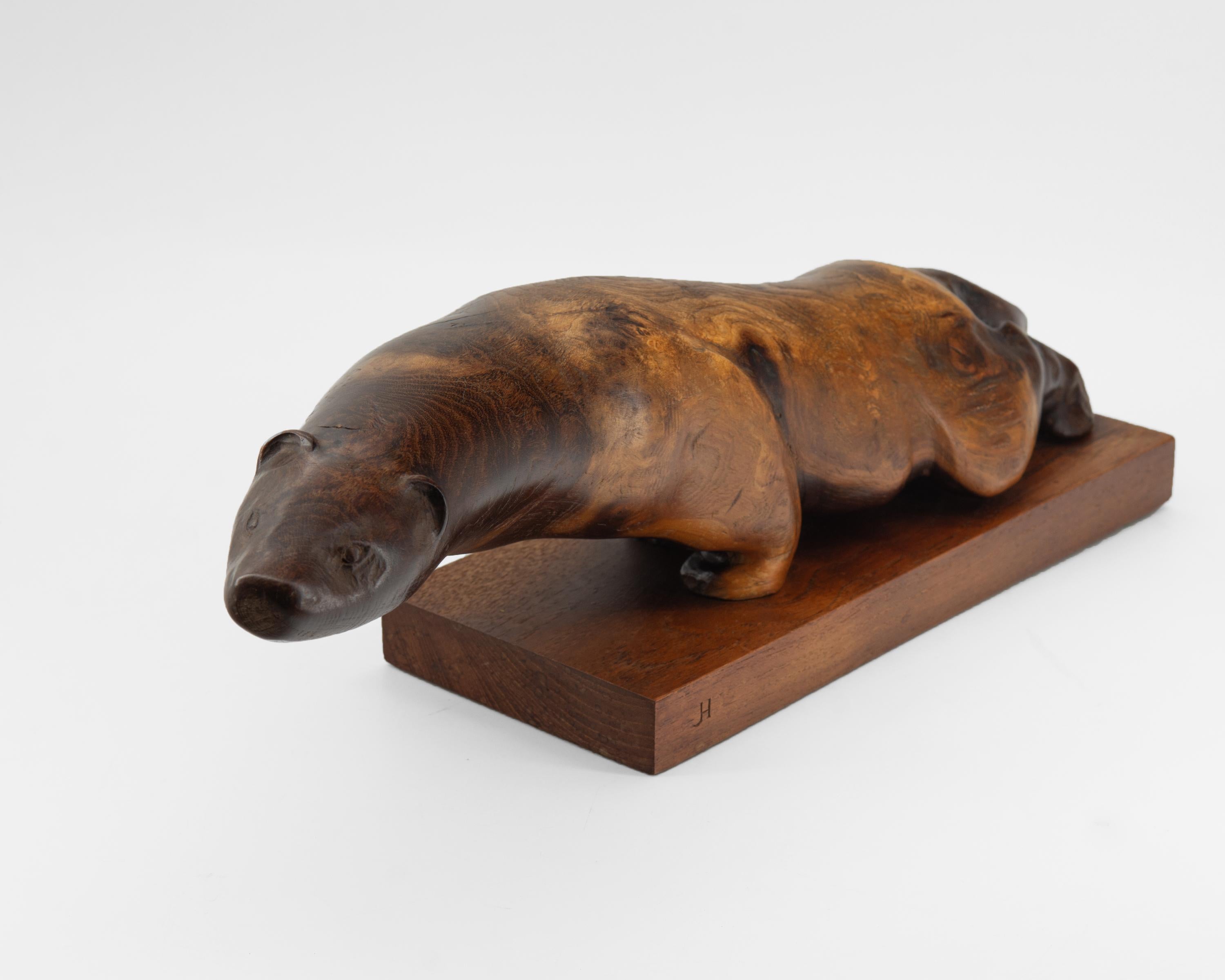 British Vintage English Burr Elm Carved Otter Sculpture 1960s For Sale