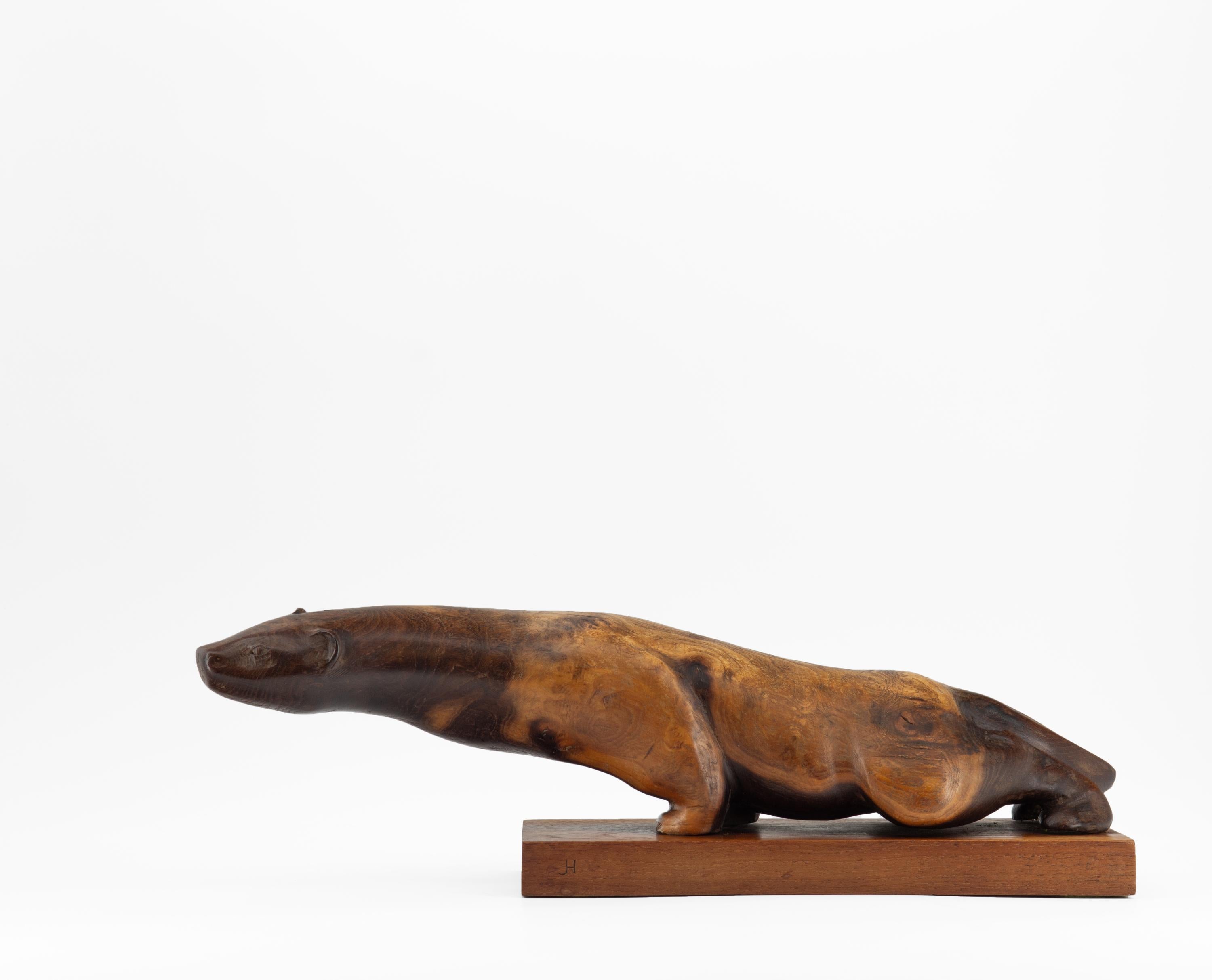 Hand-Carved Vintage English Burr Elm Carved Otter Sculpture 1960s For Sale