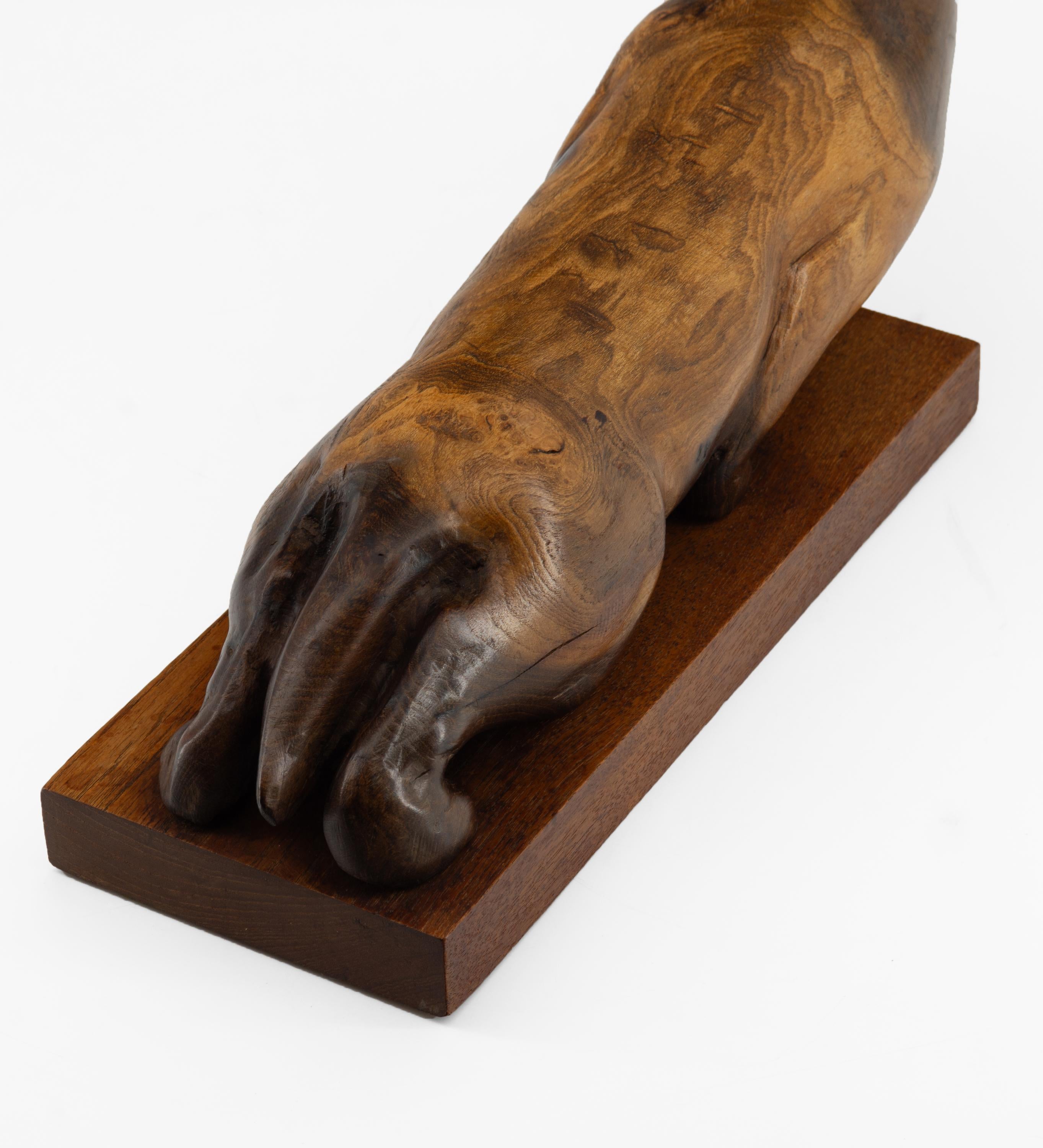 Vintage English Burr Elm Carved Otter Sculpture 1960s In Good Condition For Sale In Norwich, GB