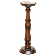 Jardinera inglesa vintage con pedestal de madera tallada y columna para plantas