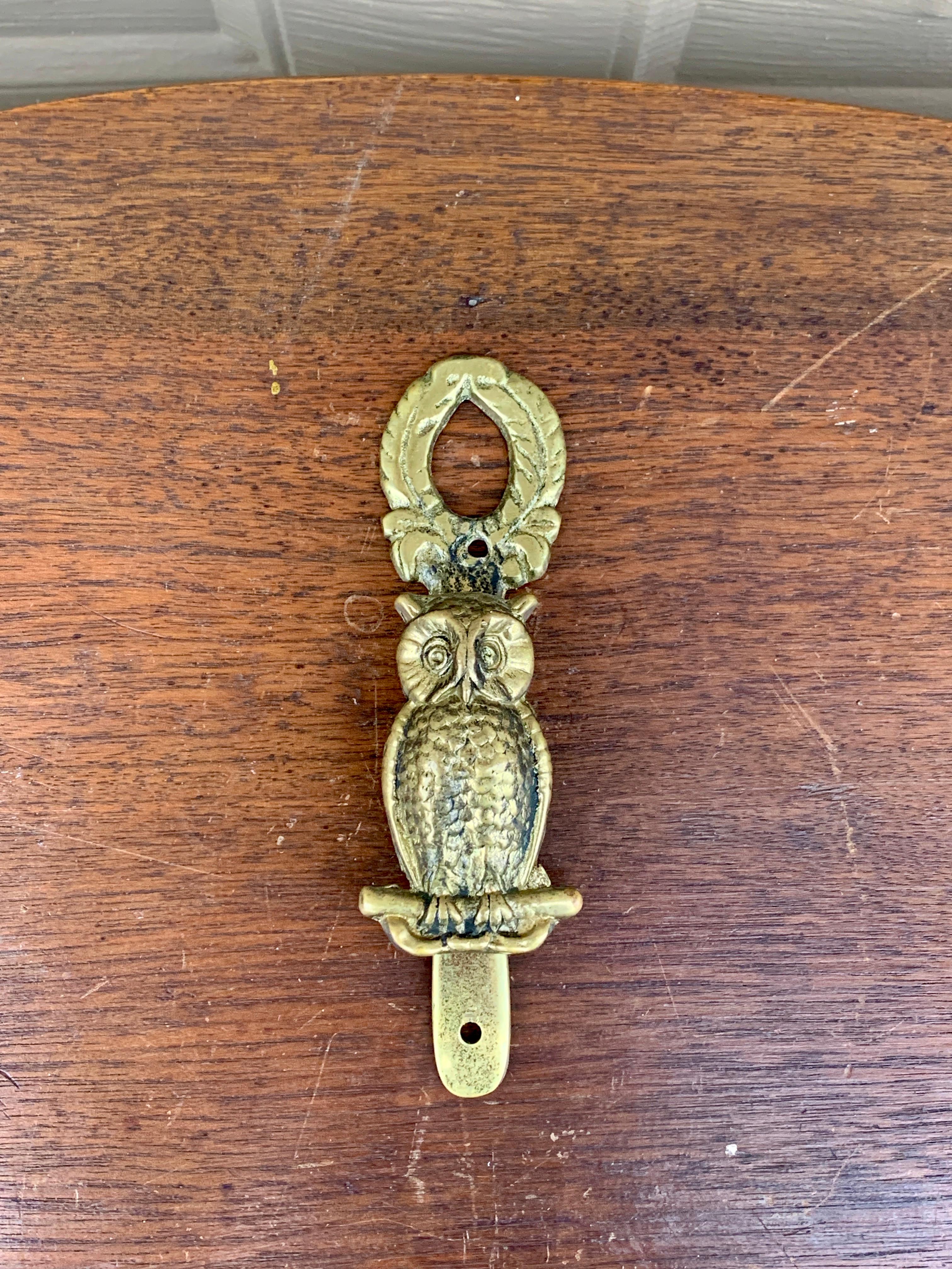 A beautiful cast brass door knocker in the form of an owl perched on a branch. What a charming piece to add a touch of uniqueness to your home.

England, Mid-20th Century

Measures: 1.5