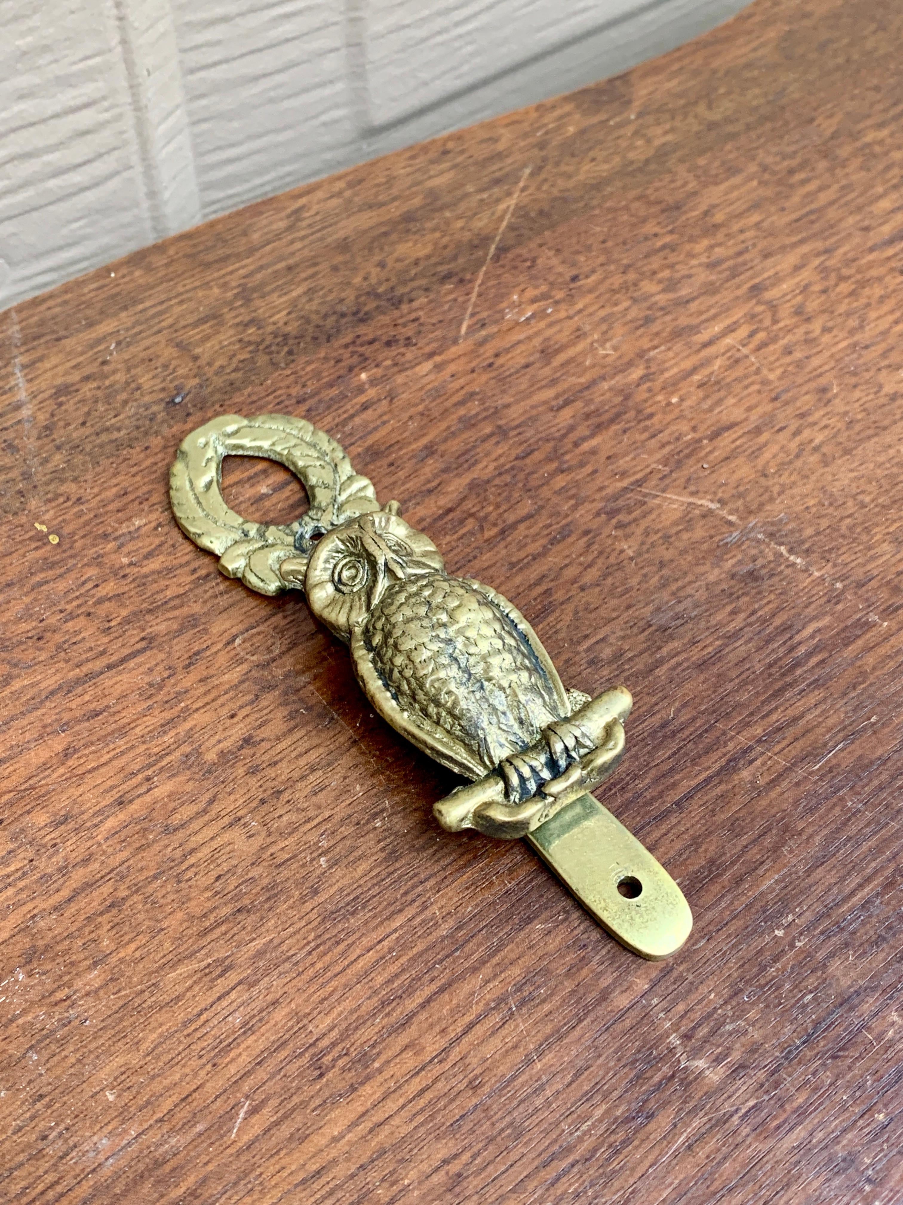 Vintage English Cast Brass Owl Door Knocker In Good Condition For Sale In Elkhart, IN