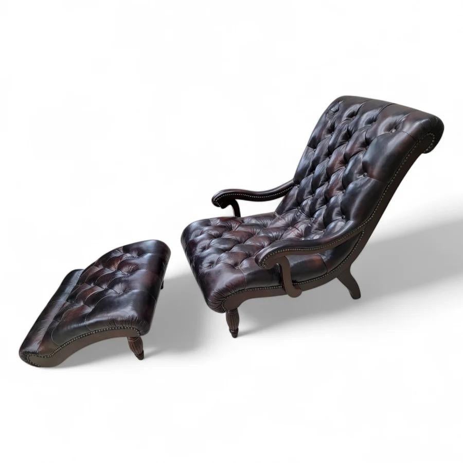 Englische Chesterfield-Lounge- und Ottomane aus Leder und Mahagoni im Vintage-Stil (William IV.) im Angebot