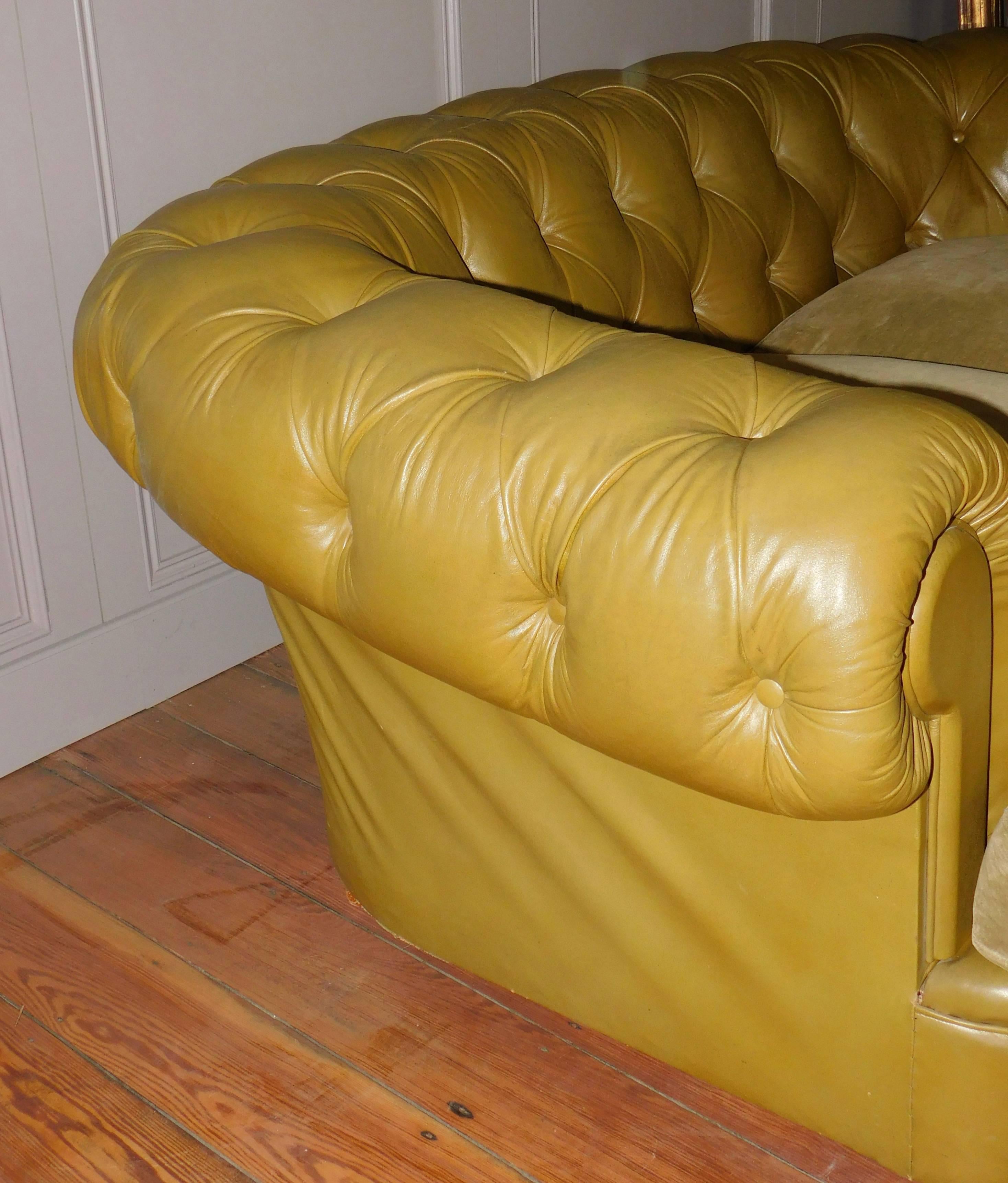 20th Century Vintage English Chesterfield Settee in Olive Green Leather with Velvet Cushions For Sale