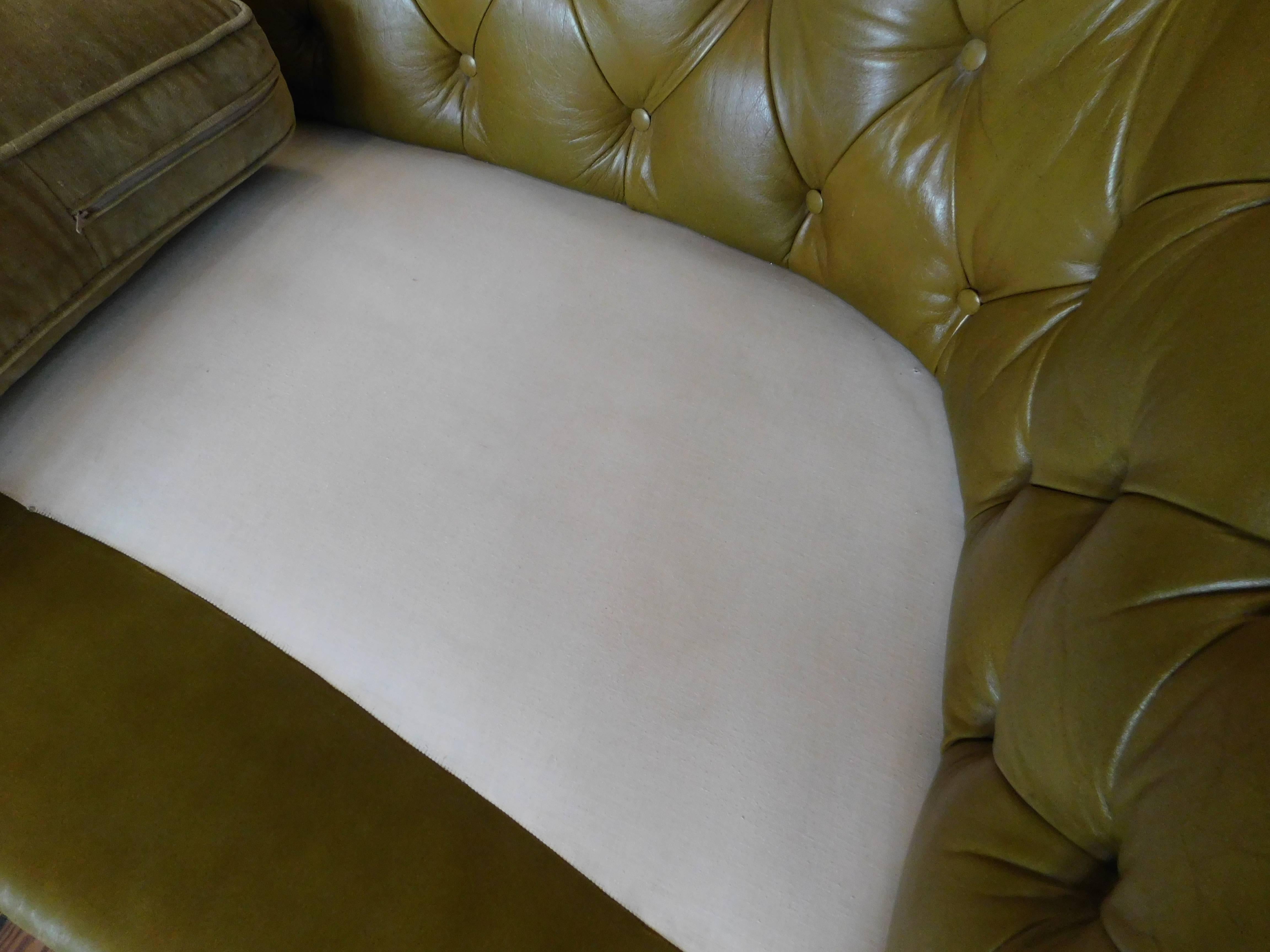 Vintage English Chesterfield Settee in Olive Green Leather with Velvet Cushions For Sale 1