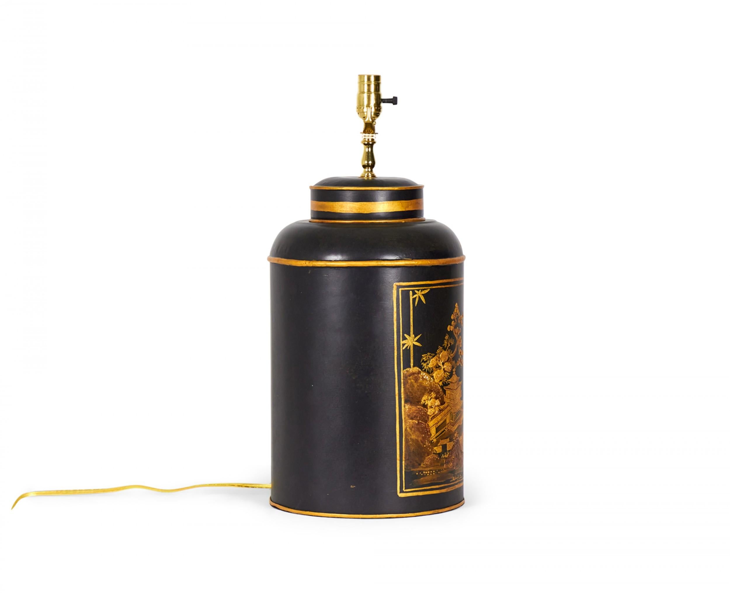 Vintage English Chinoiserie Landschaft Hand-Painted Tole Tea Caddy Tischlampe (20. Jahrhundert) im Angebot