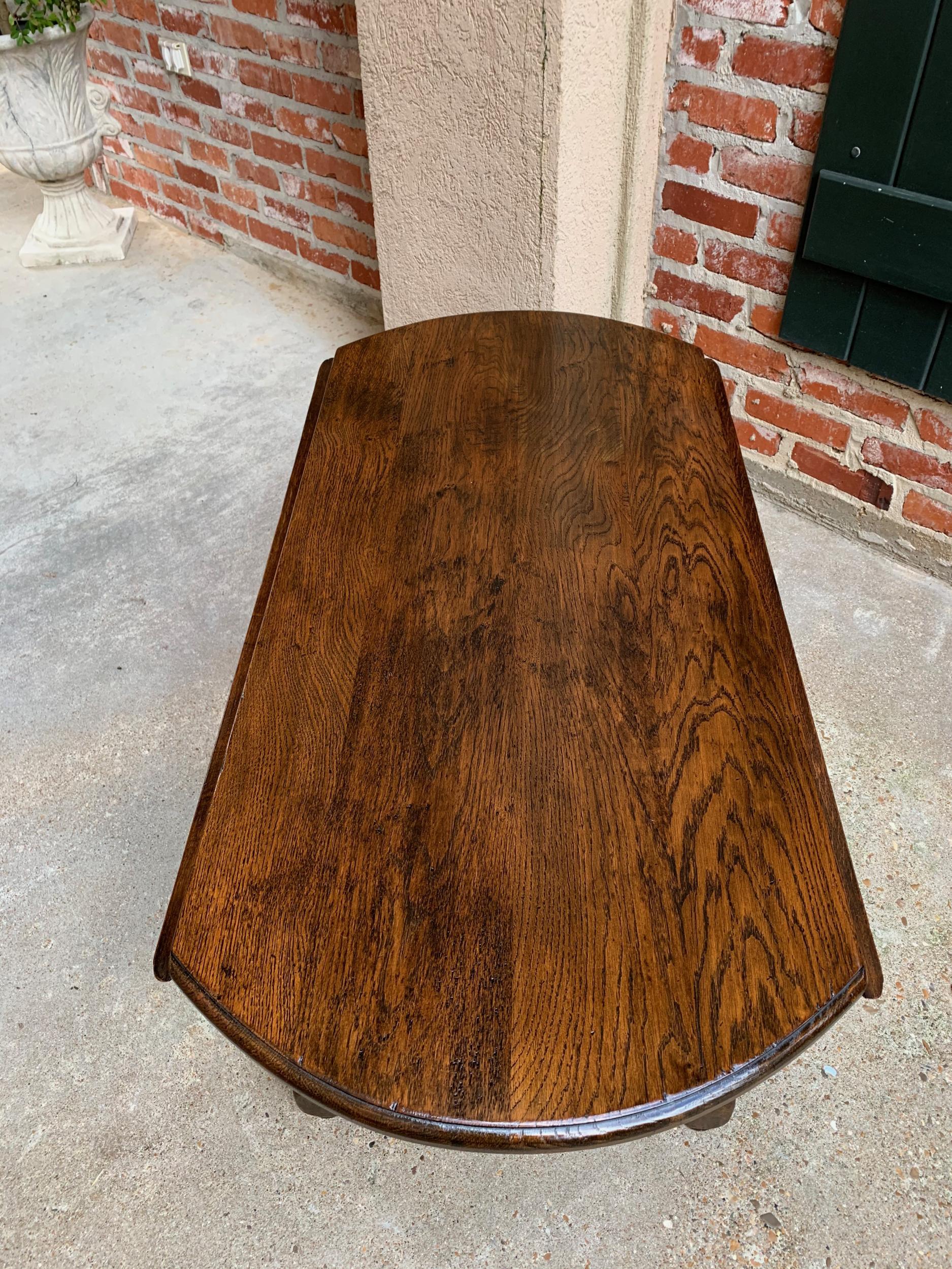 Oak Vintage English Coffee Table Slender Drop-Leaf Jacobean Wake Table Style Oval