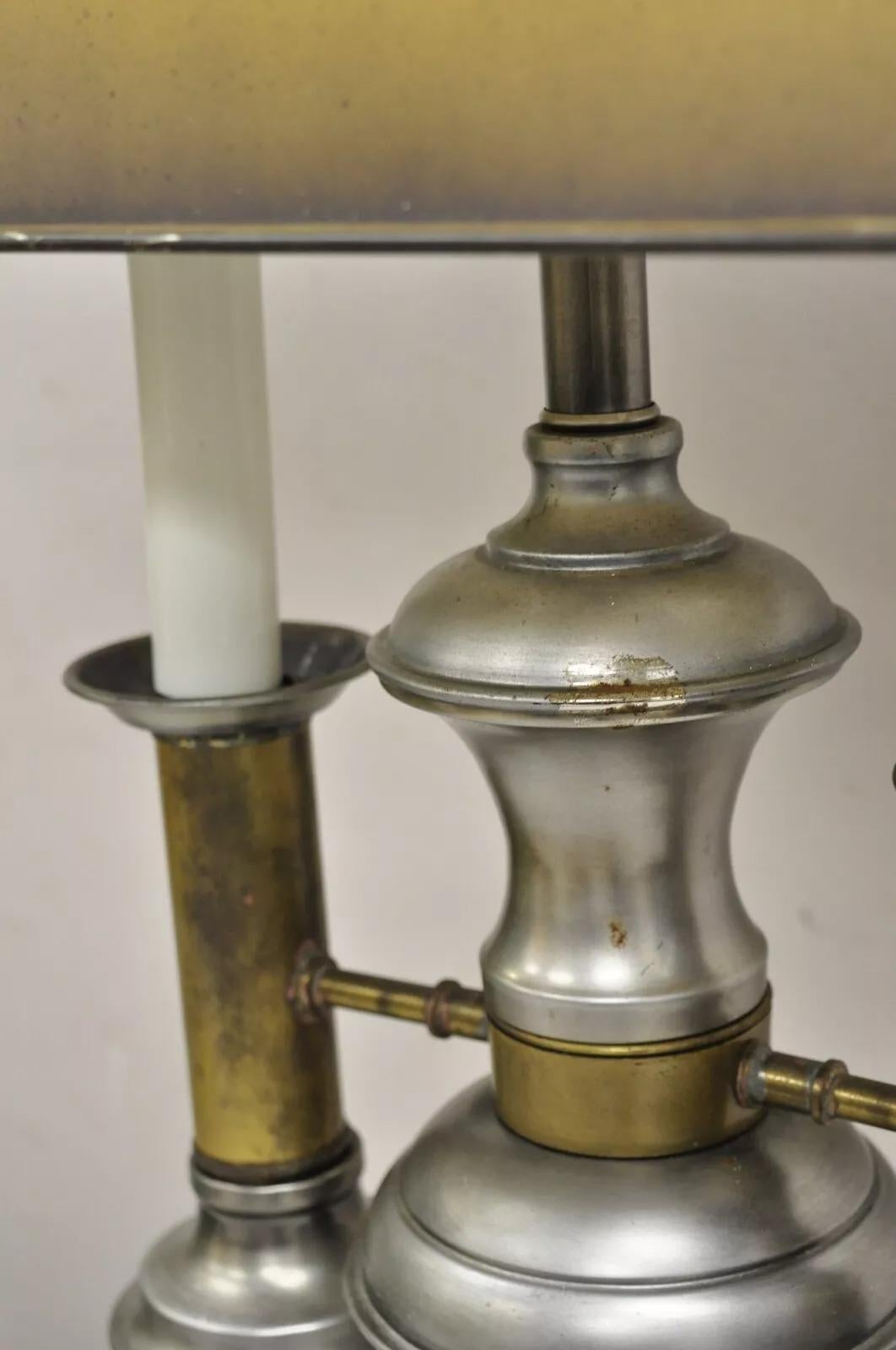 Métal Lampe de bureau de style colonial anglais vintage à double bougie en métal tôle en vente