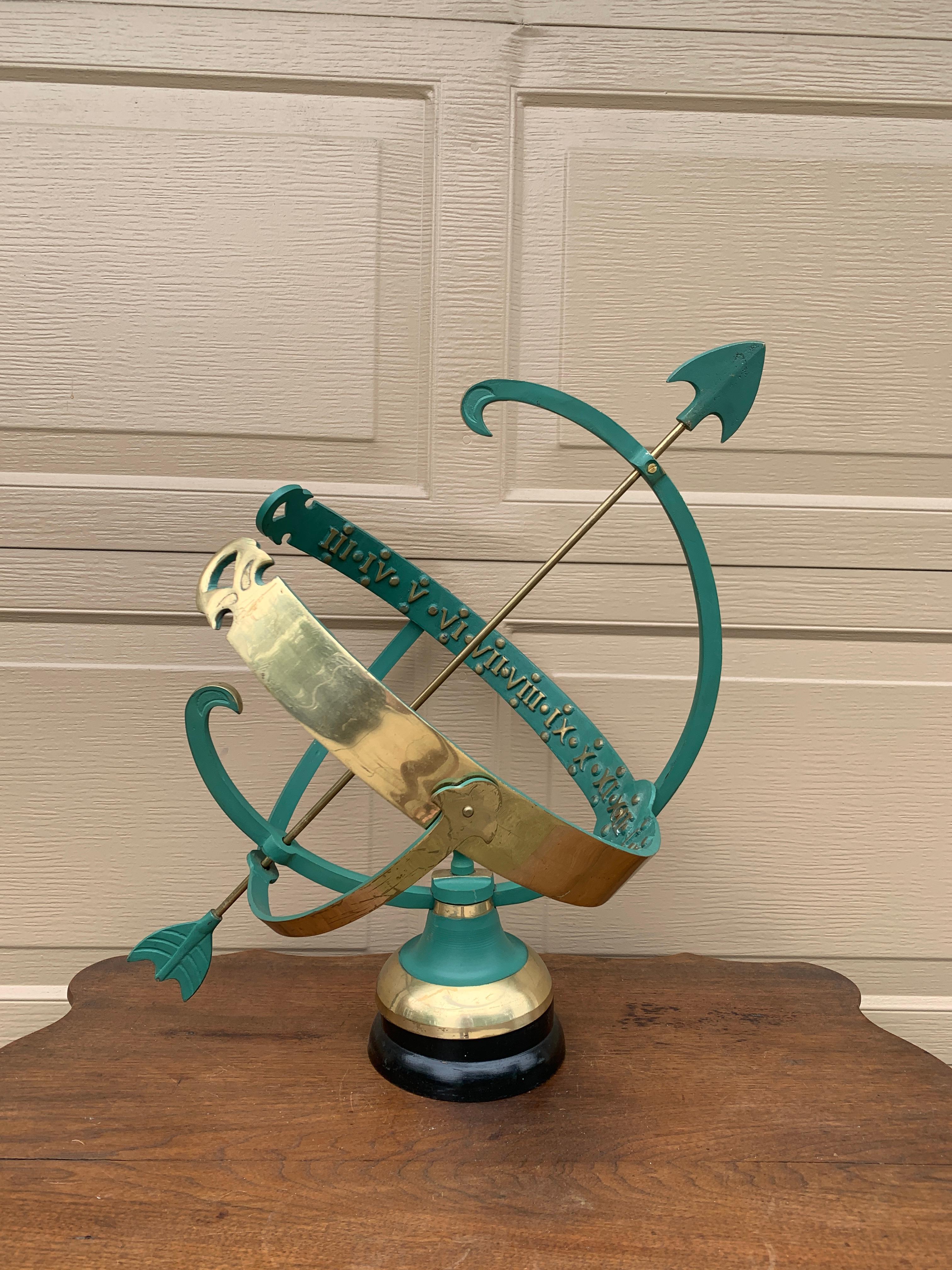 A stunning vintage English country style  garden armillary sundial

USA, Late 20th Century

Beautiful brass and copper

Measures: 17