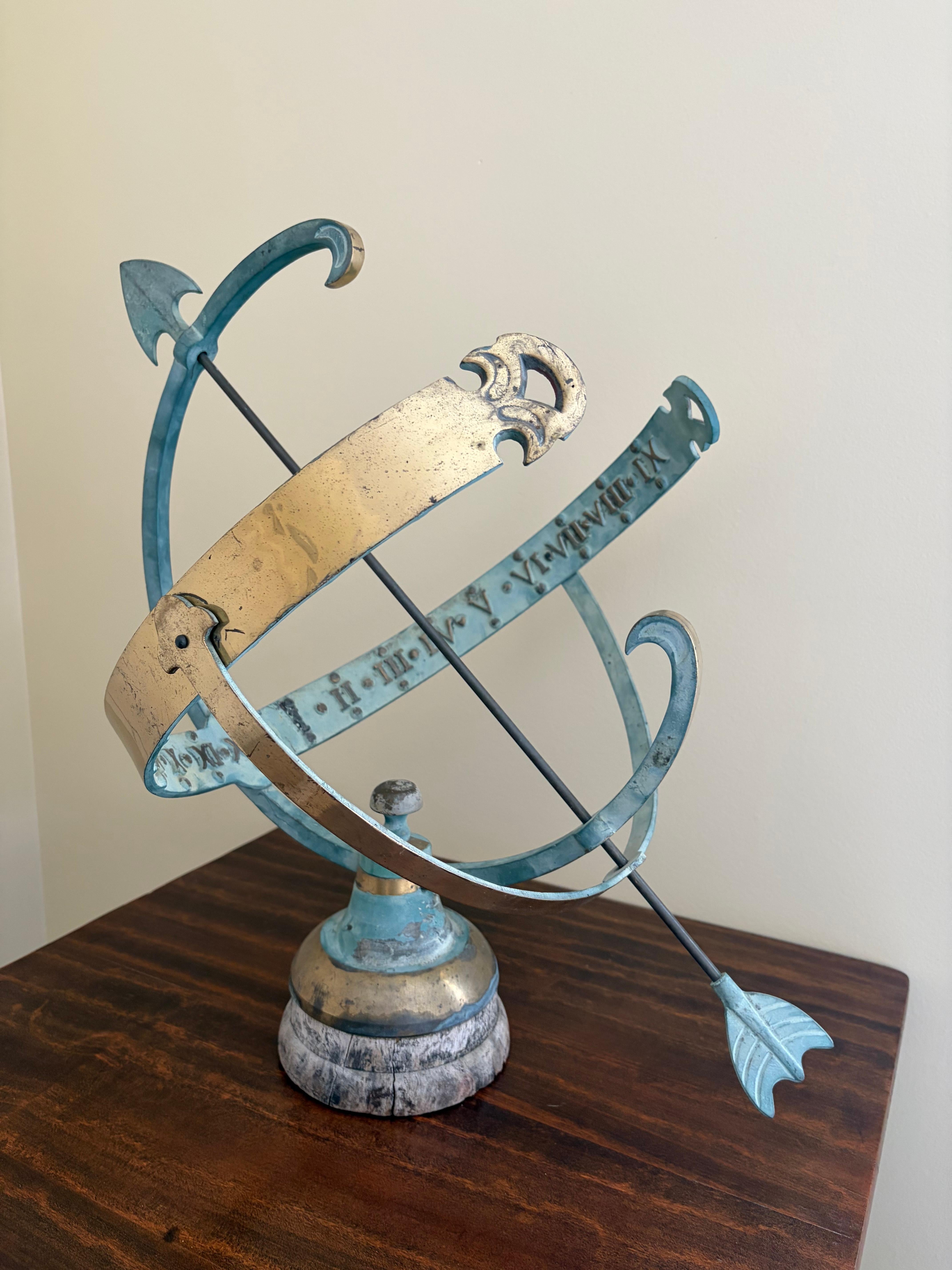 Vintage English Country Brass and Iron Verdigris Garden Armillary Sundial (Französische Provence) im Angebot