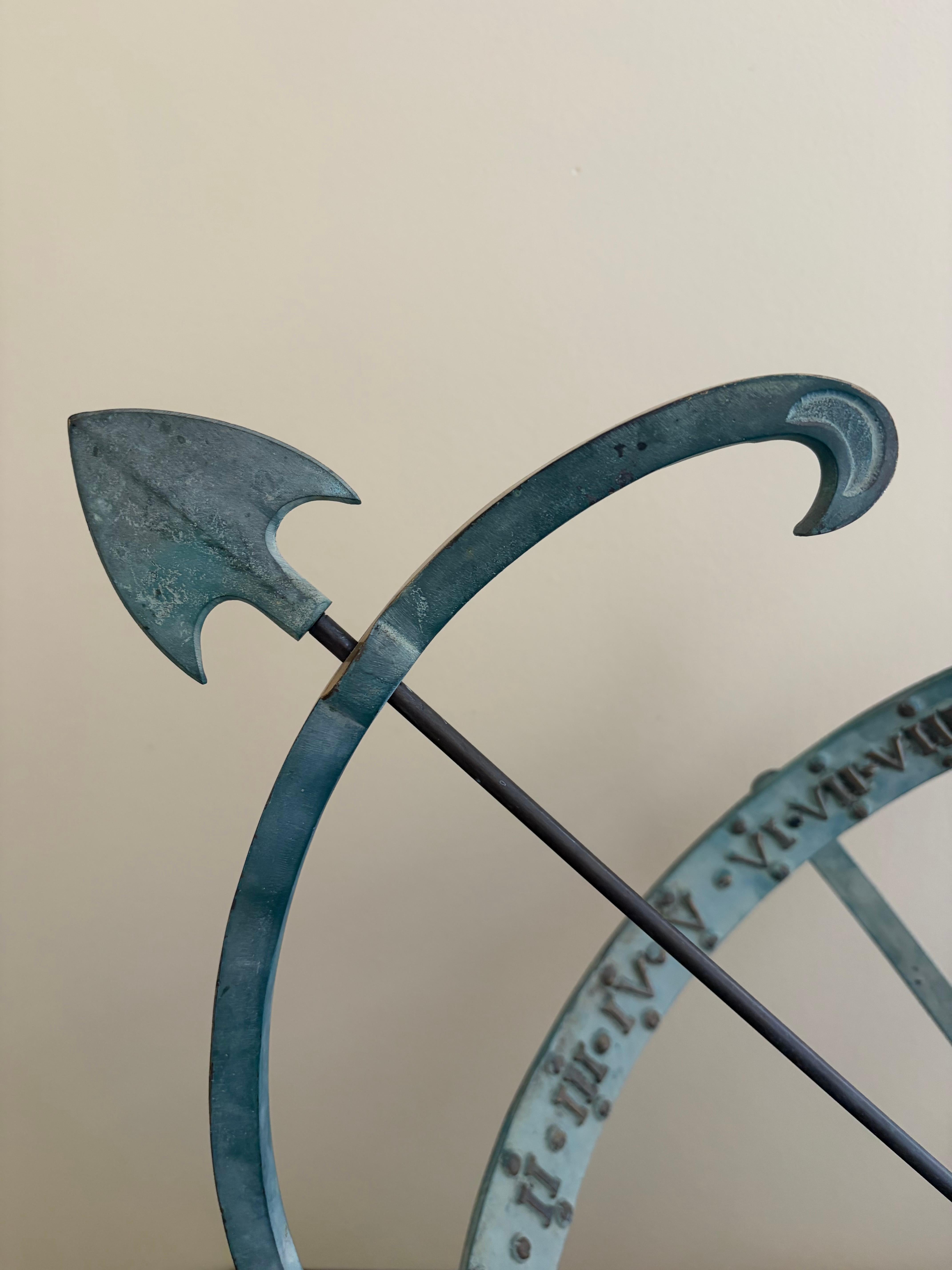 Vintage English Country Brass and Iron Verdigris Garden Armillary Sundial im Zustand „Gut“ im Angebot in Elkhart, IN