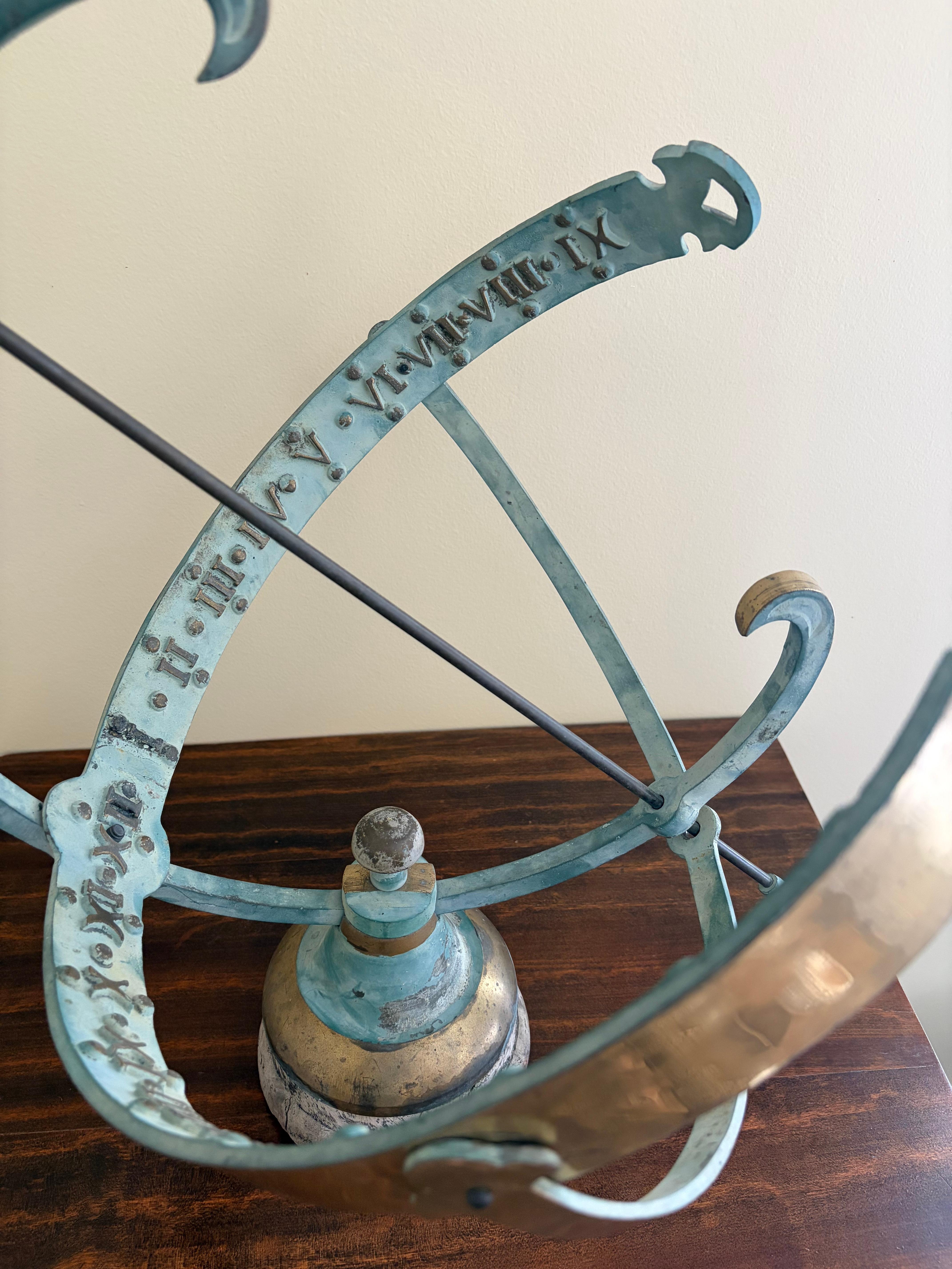 Vintage English Country Brass and Iron Verdigris Garden Armillary Sundial (20. Jahrhundert) im Angebot