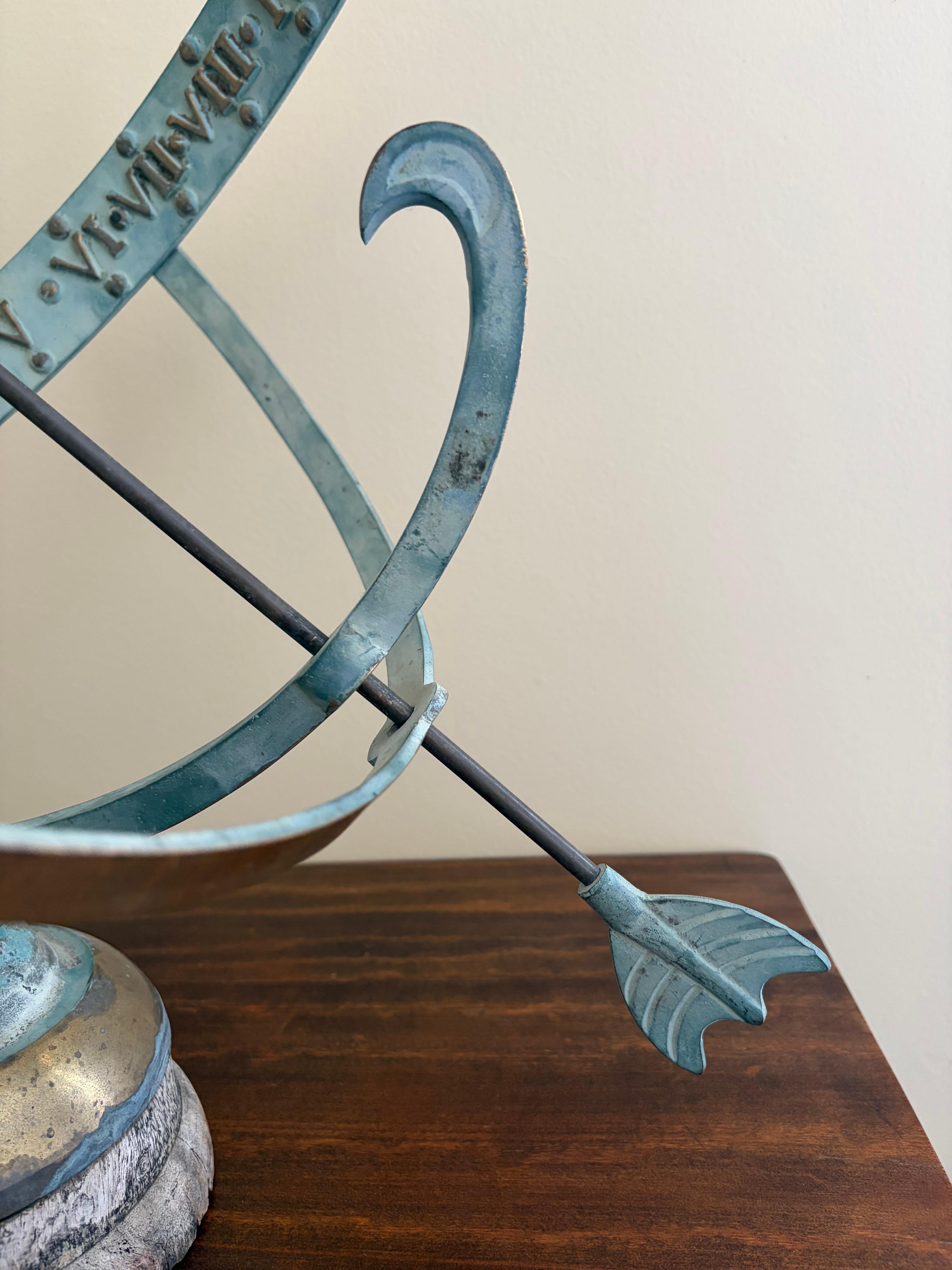 Vintage English Country Brass and Iron Verdigris Garden Armillary Sundial (Messing) im Angebot