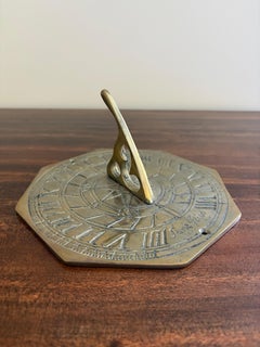 Meridiana da giardino in ottone inglese vintage "Il tempo vola"