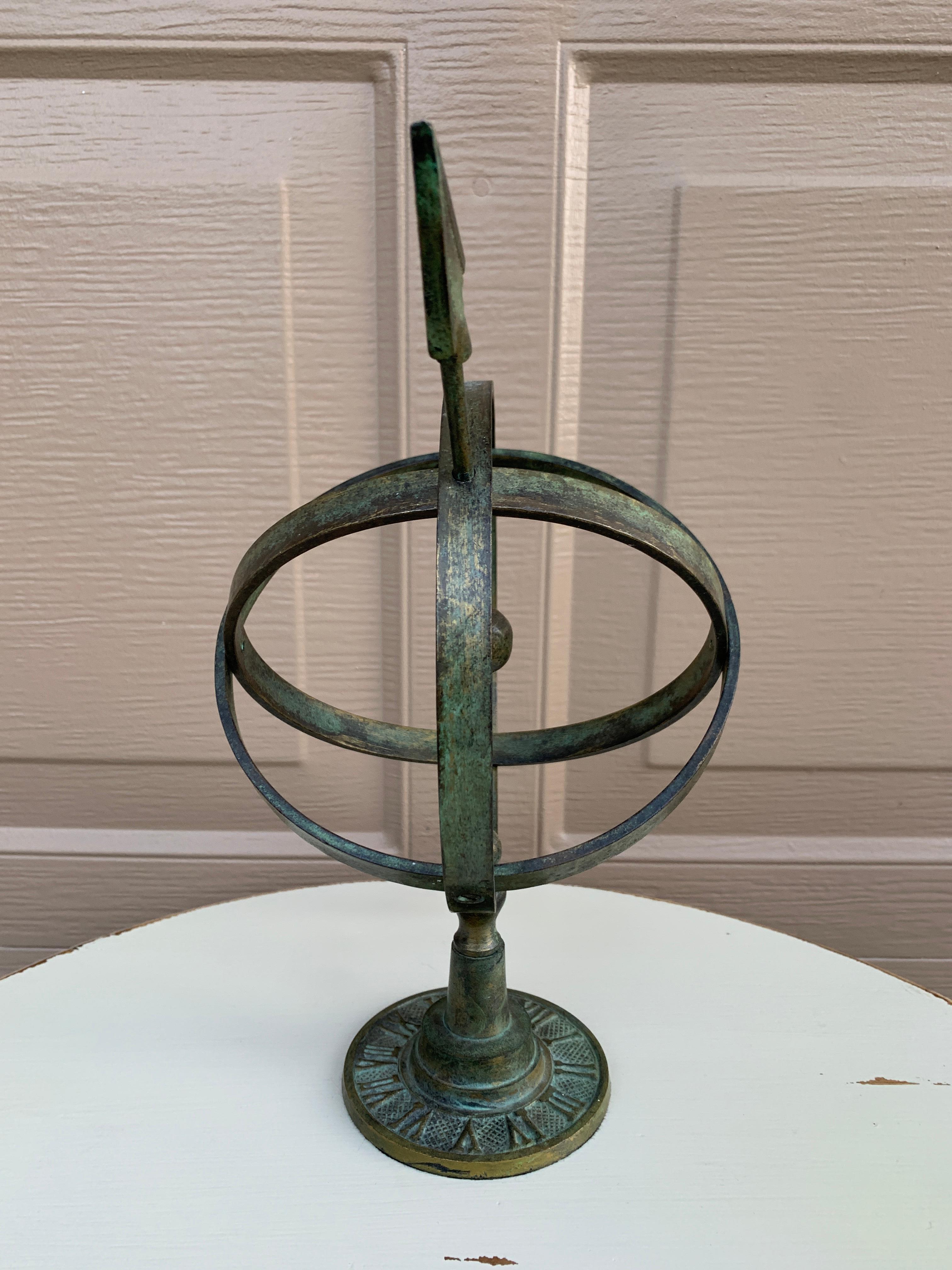 Meridiana armillare da giardino vintage in ottone Verdigris in vendita 3