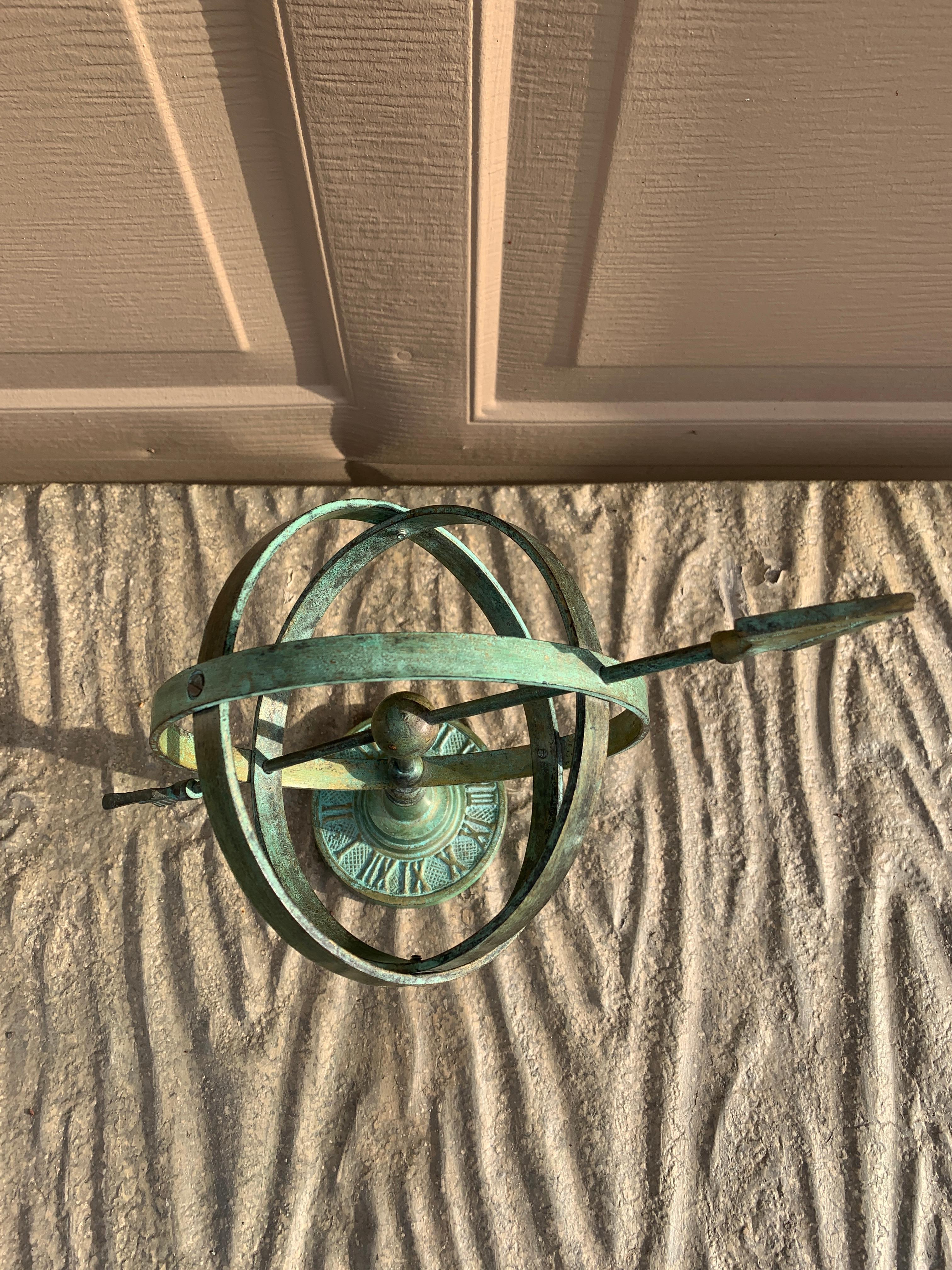 Vintage English Land Messing Verdigris Garten Armillar Sonnenuhr im Zustand „Gut“ im Angebot in Elkhart, IN