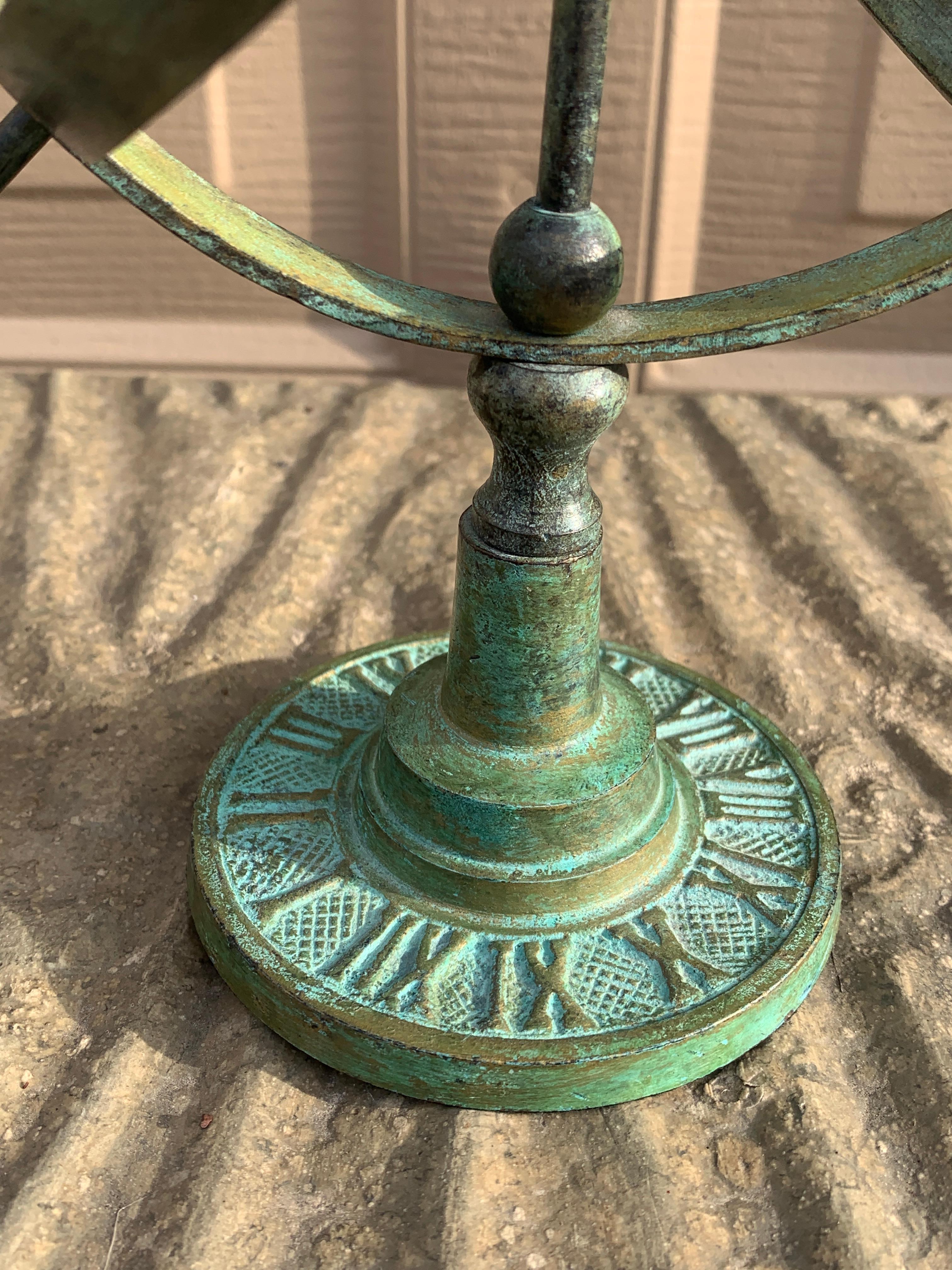 Vintage English Land Messing Verdigris Garten Armillar Sonnenuhr im Angebot 2