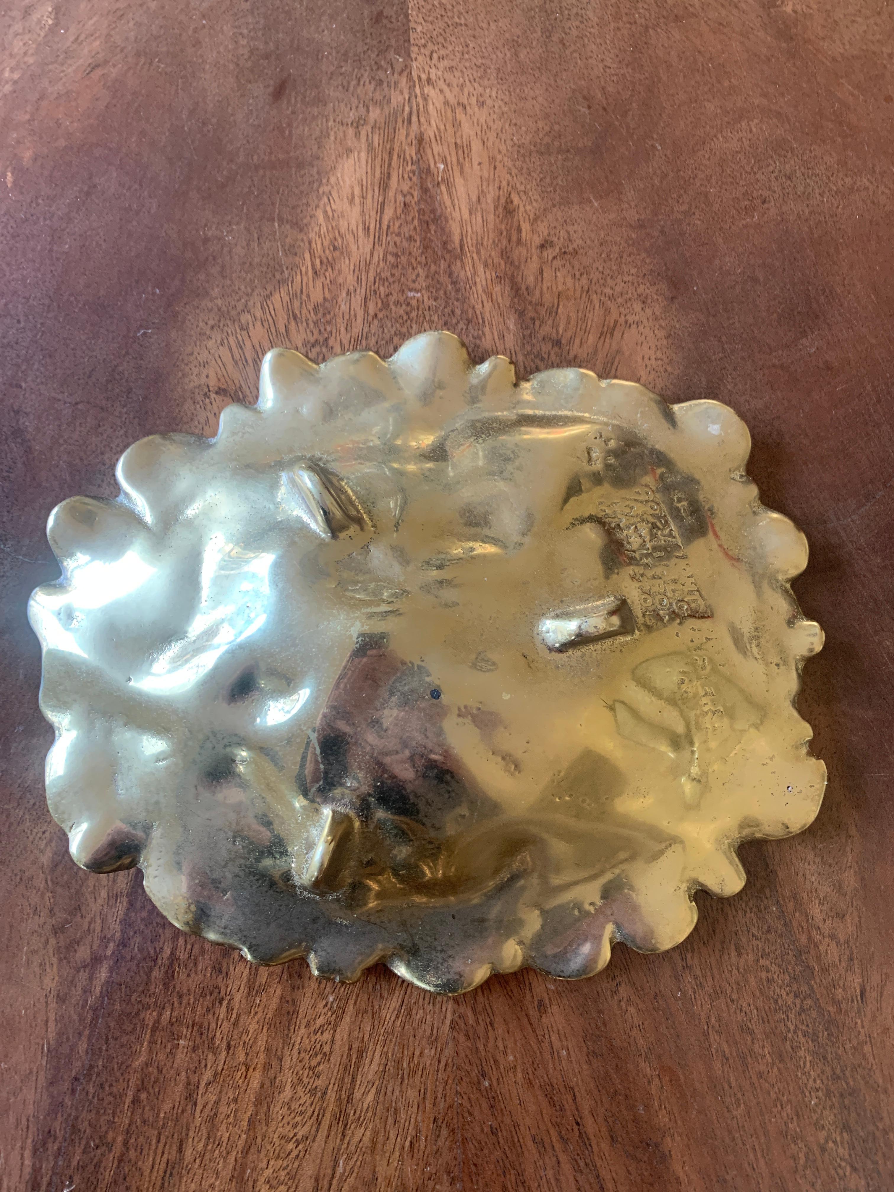 Ciotola o recipiente per foglie di vischio in ottone fuso di campagna inglese d'epoca in vendita 1
