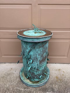 Reloj de Sol de Hierro Verdigris Clásico Inglés Vintage Country sobre Pedestal de Cobre