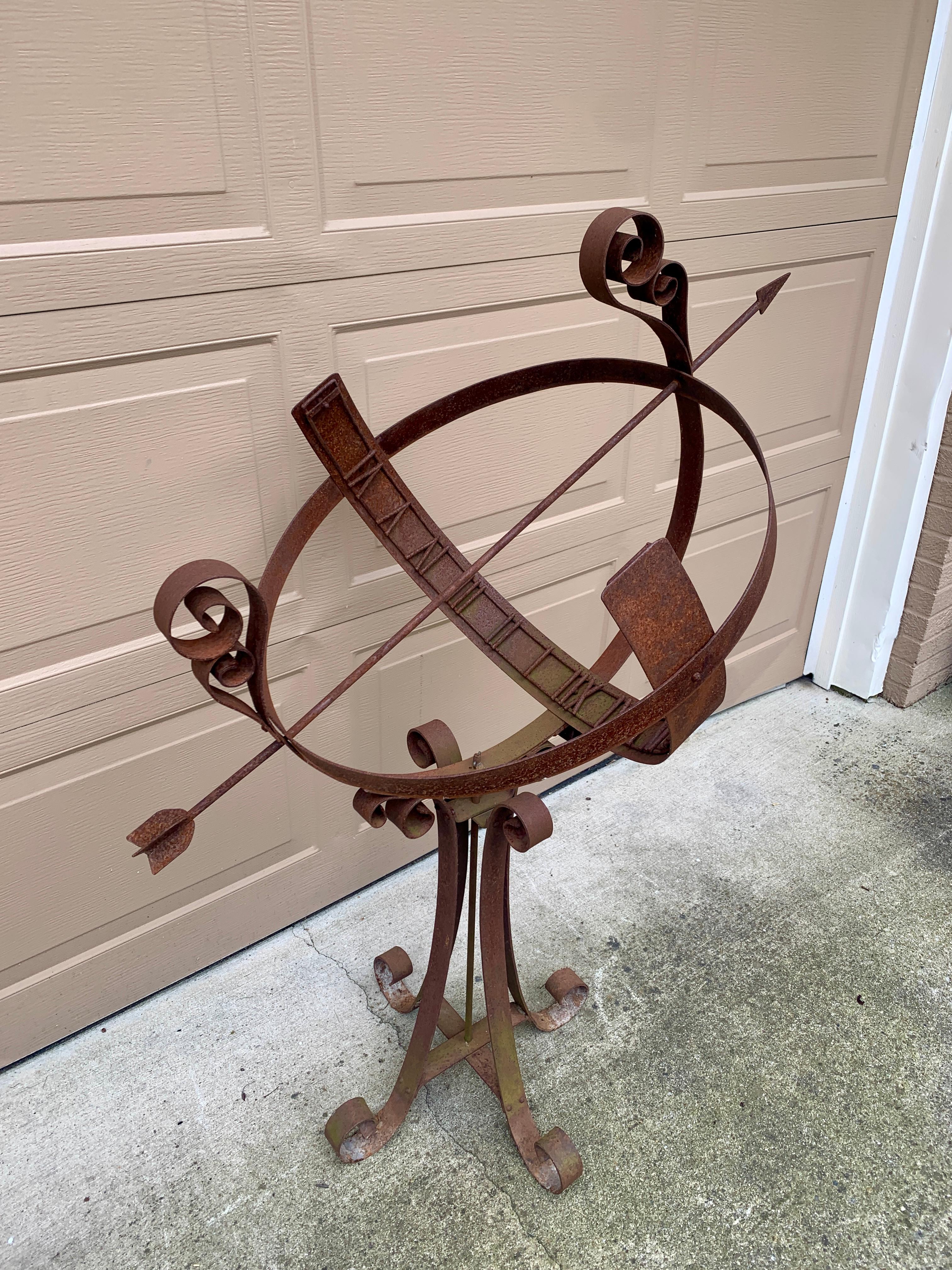 20ième siècle Cadran solaire armillaire en fer forgé vintage sur Stand en vente