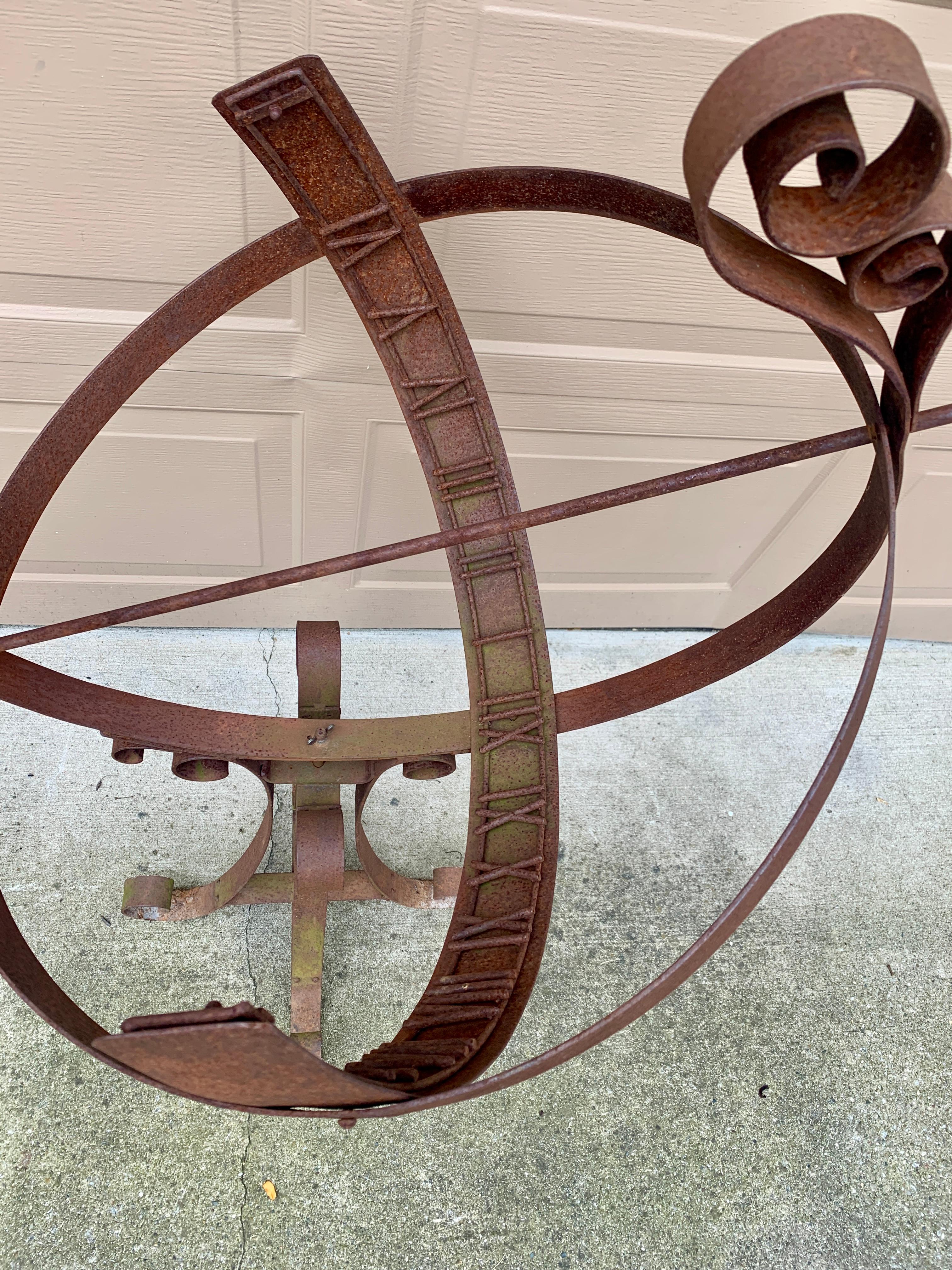 Cadran solaire armillaire en fer forgé vintage sur Stand en vente 2