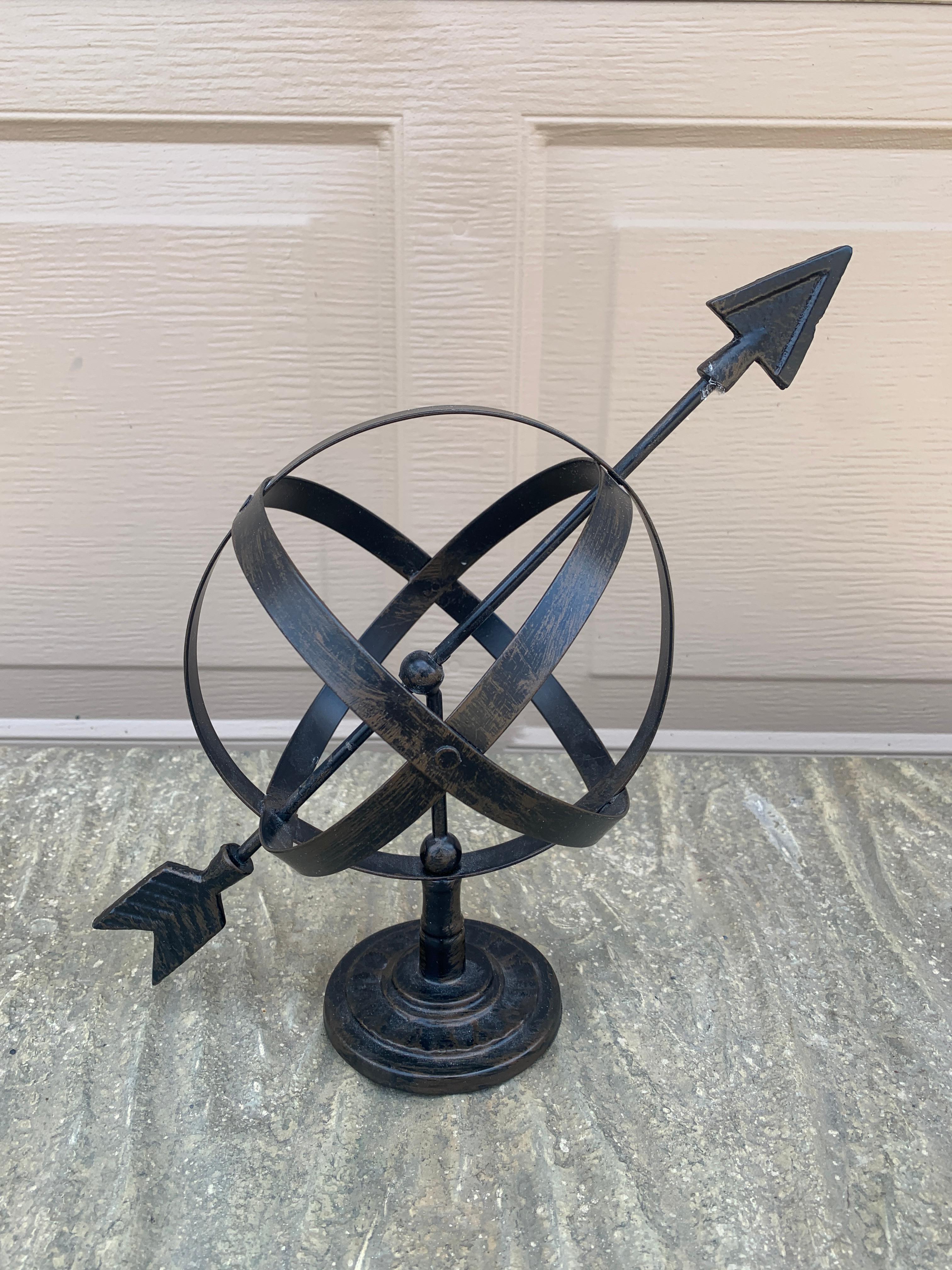 Reloj de sol armilar inglés vintage de hierro negro para jardín en venta 3
