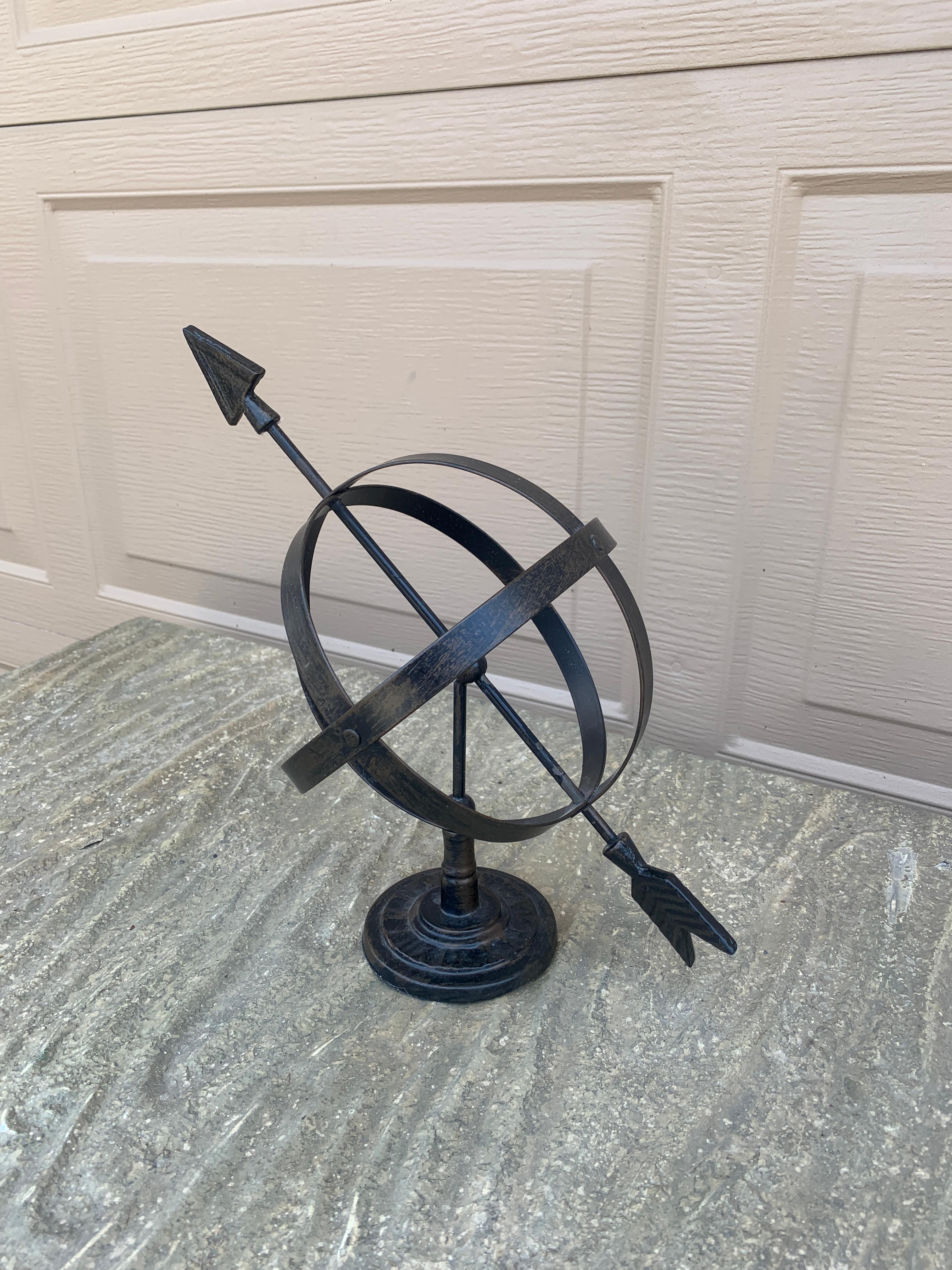 Reloj de sol armilar inglés vintage de hierro negro para jardín Neoclásico en venta