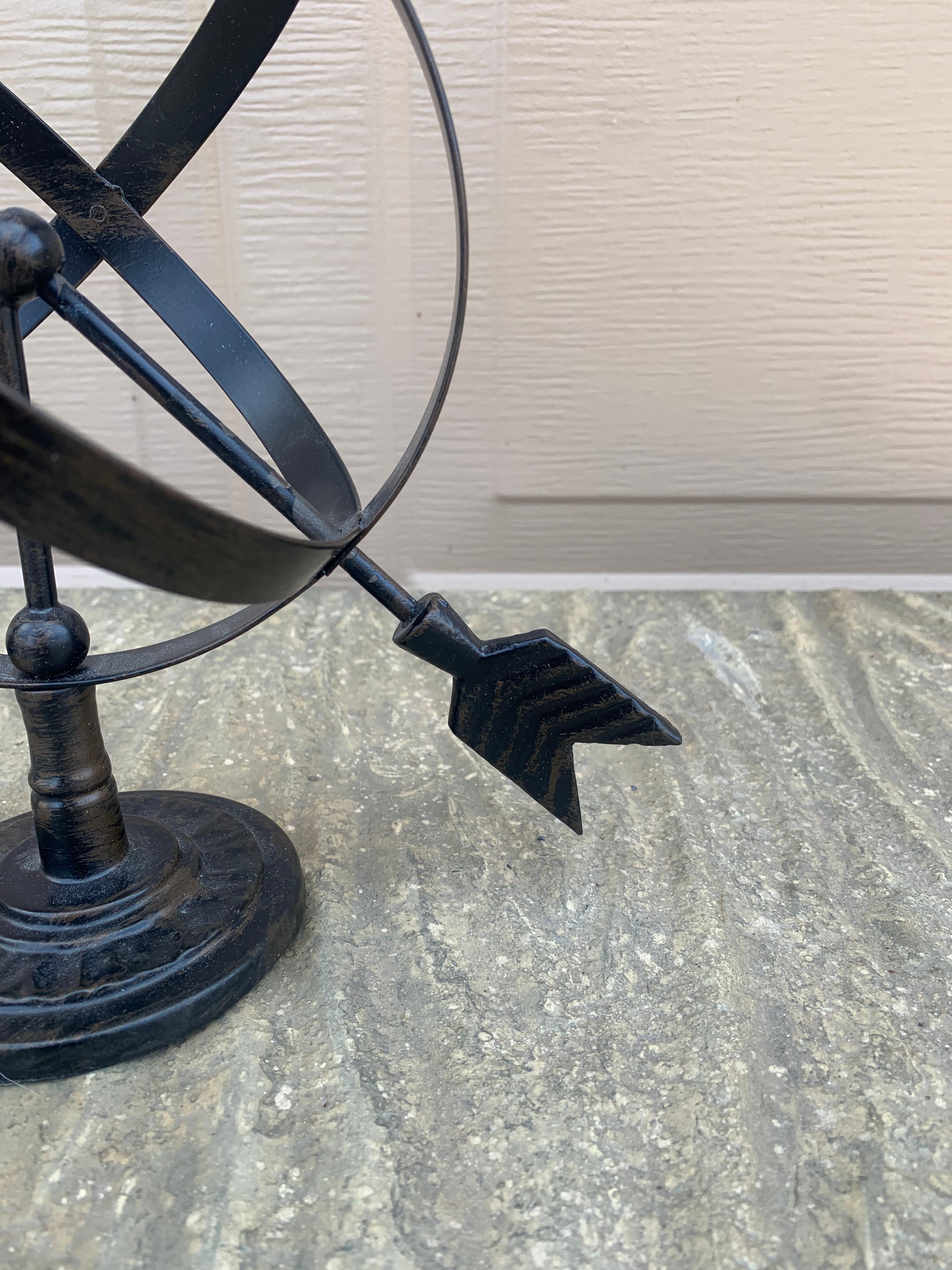 Reloj de sol armilar inglés vintage de hierro negro para jardín Hierro en venta