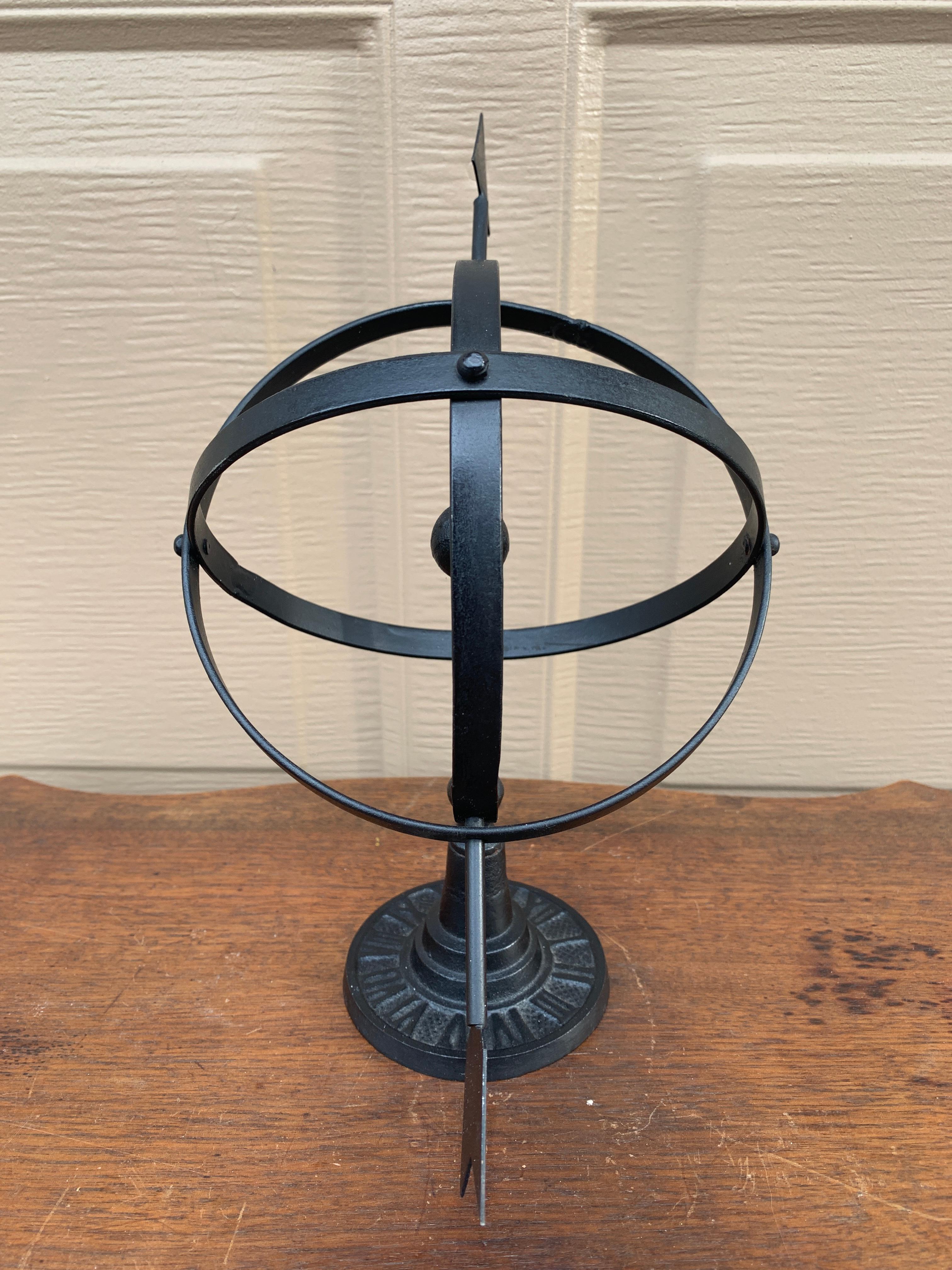 Reloj de sol armilar inglés vintage de hierro negro para jardín 1