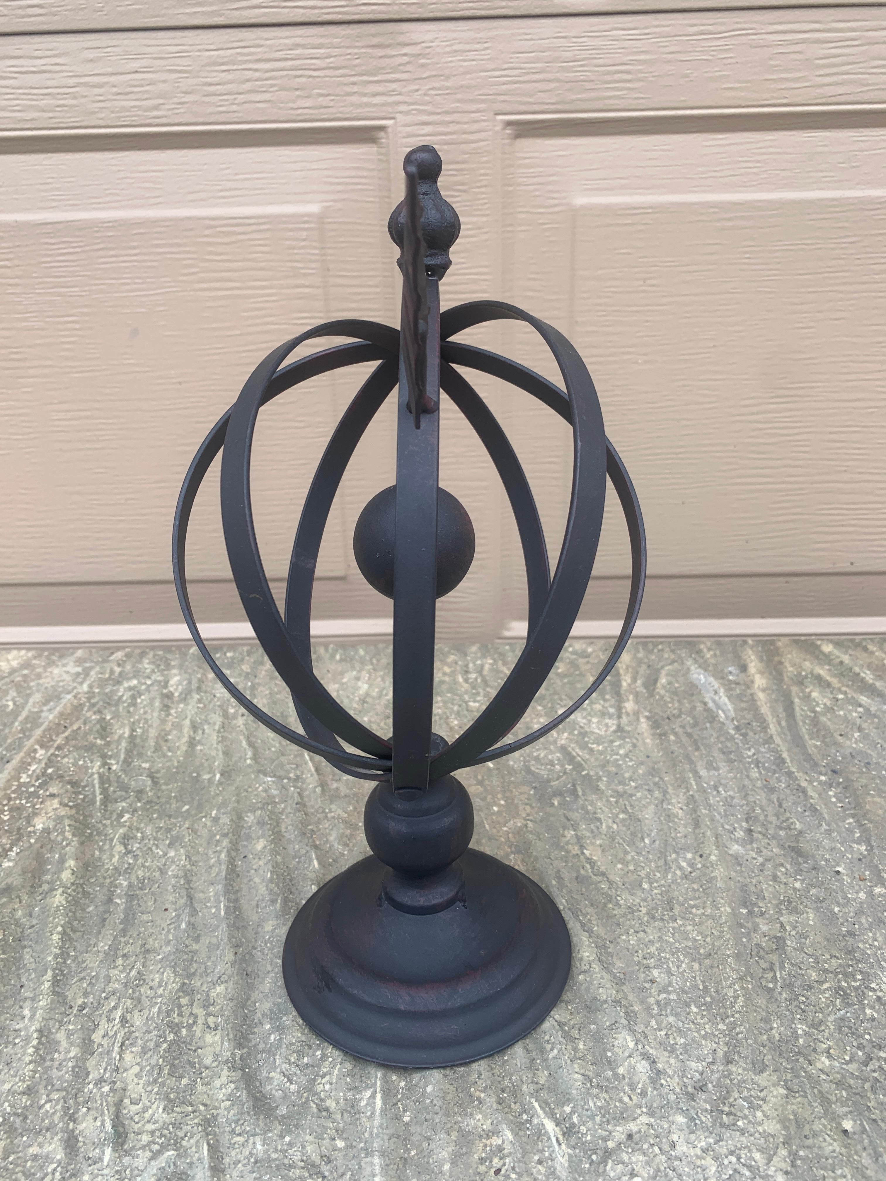 Meridiana armillare da giardino vintage inglese in ferro nero in vendita 2