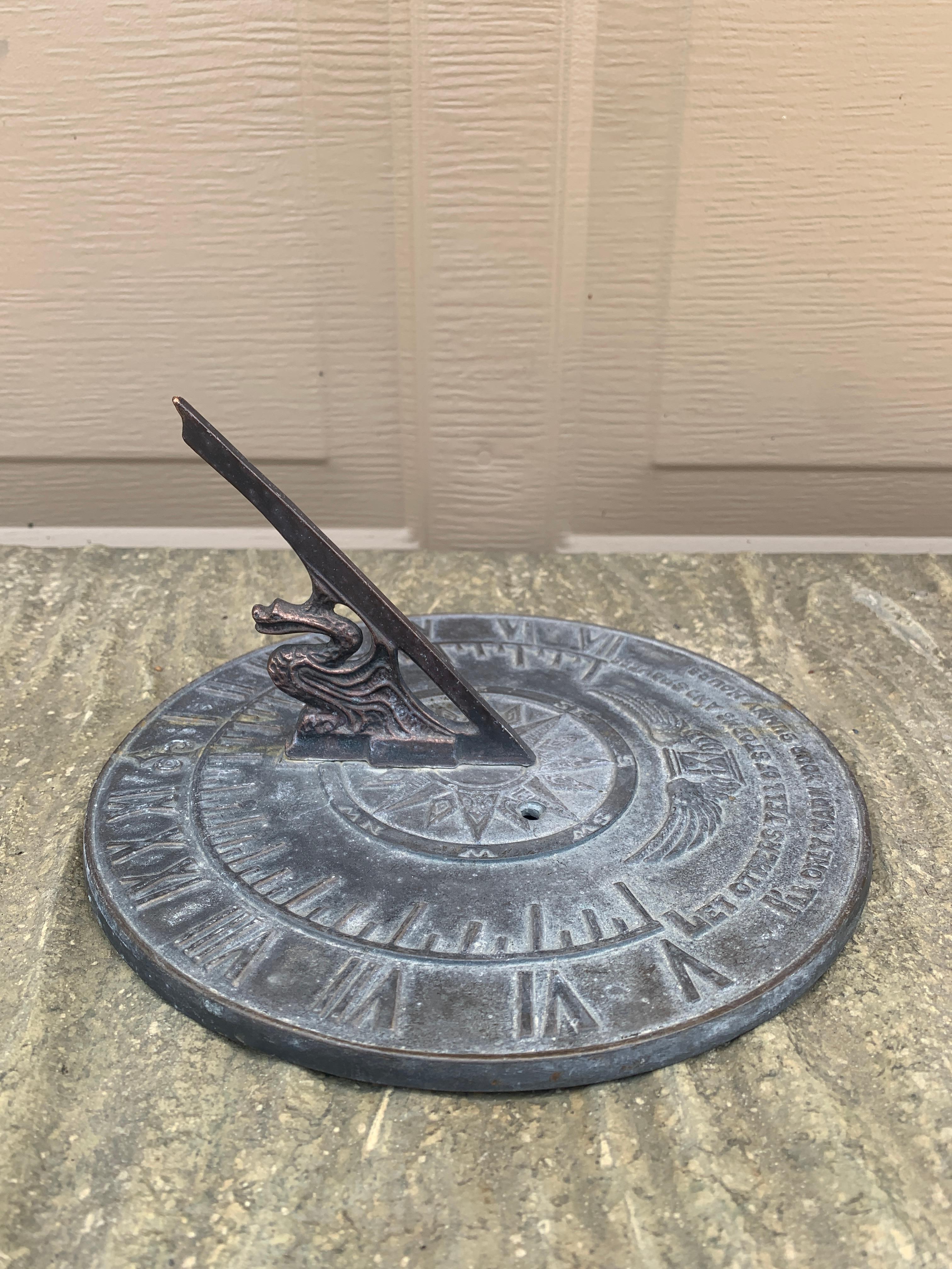 20ième siècle Sundial de jardin anglais vintage Mark Your Sunny Hours en vente